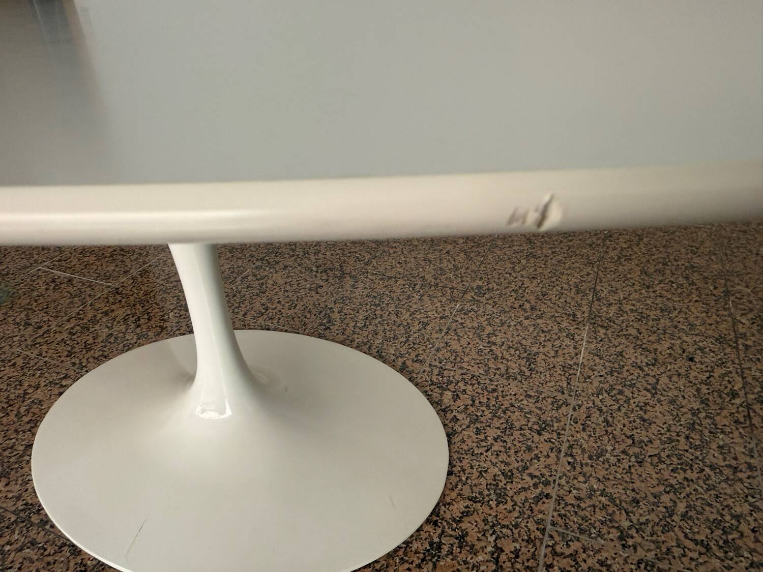 Saarinen table oval top Knoll