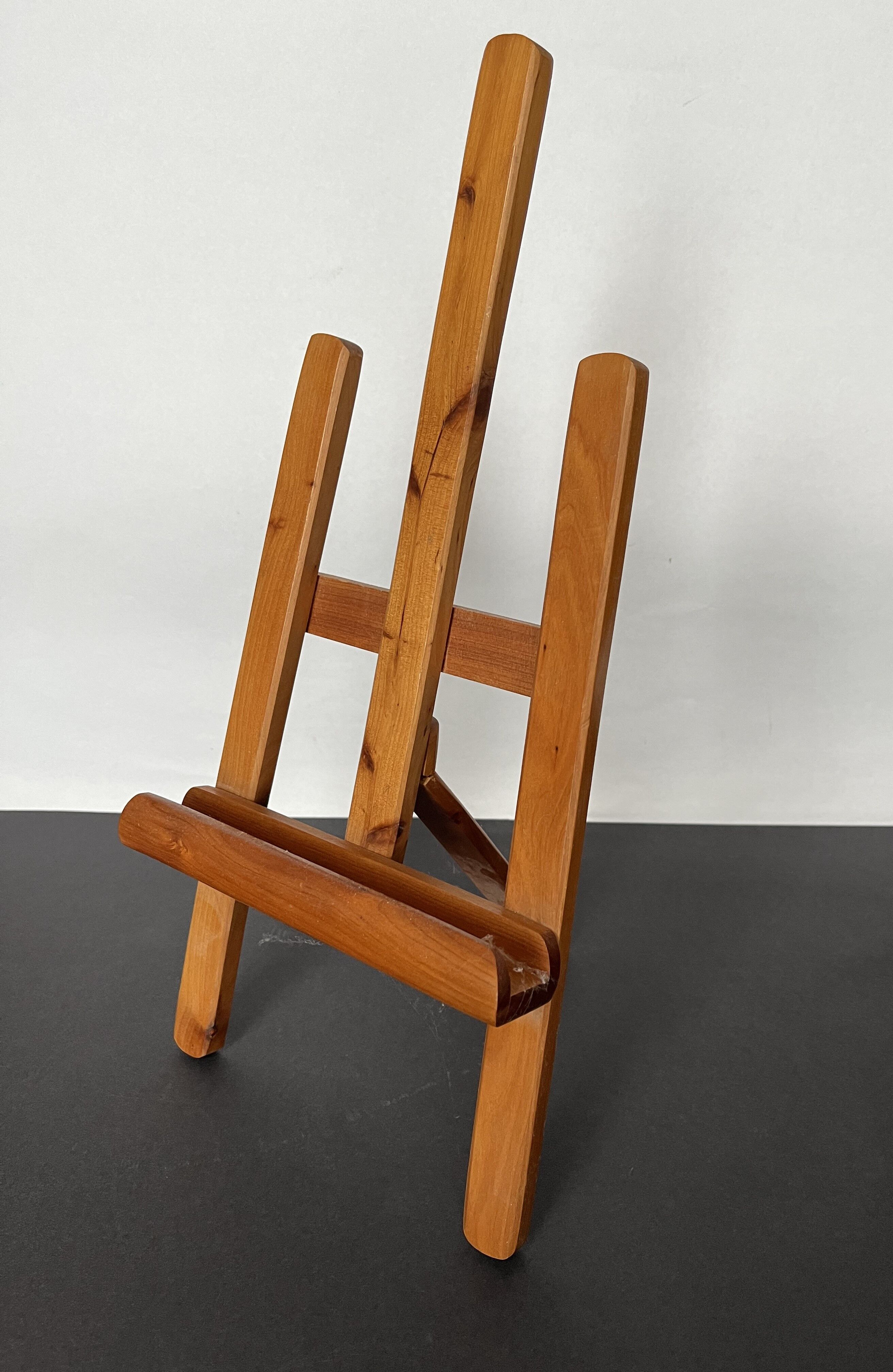 Wooden table easel