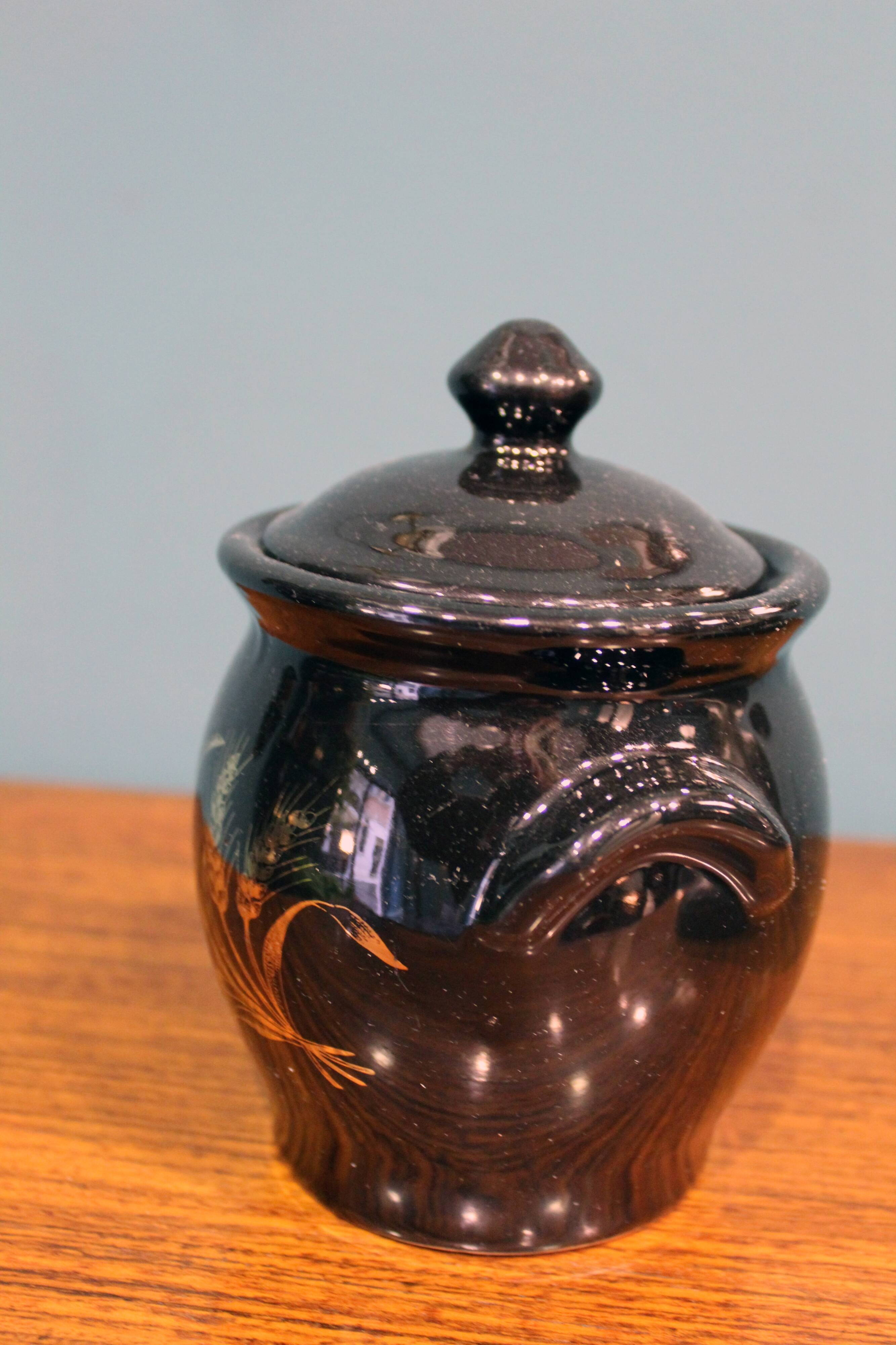 Vaso container, laccato black decorated in gold, France 1970s, in ottimo stato.