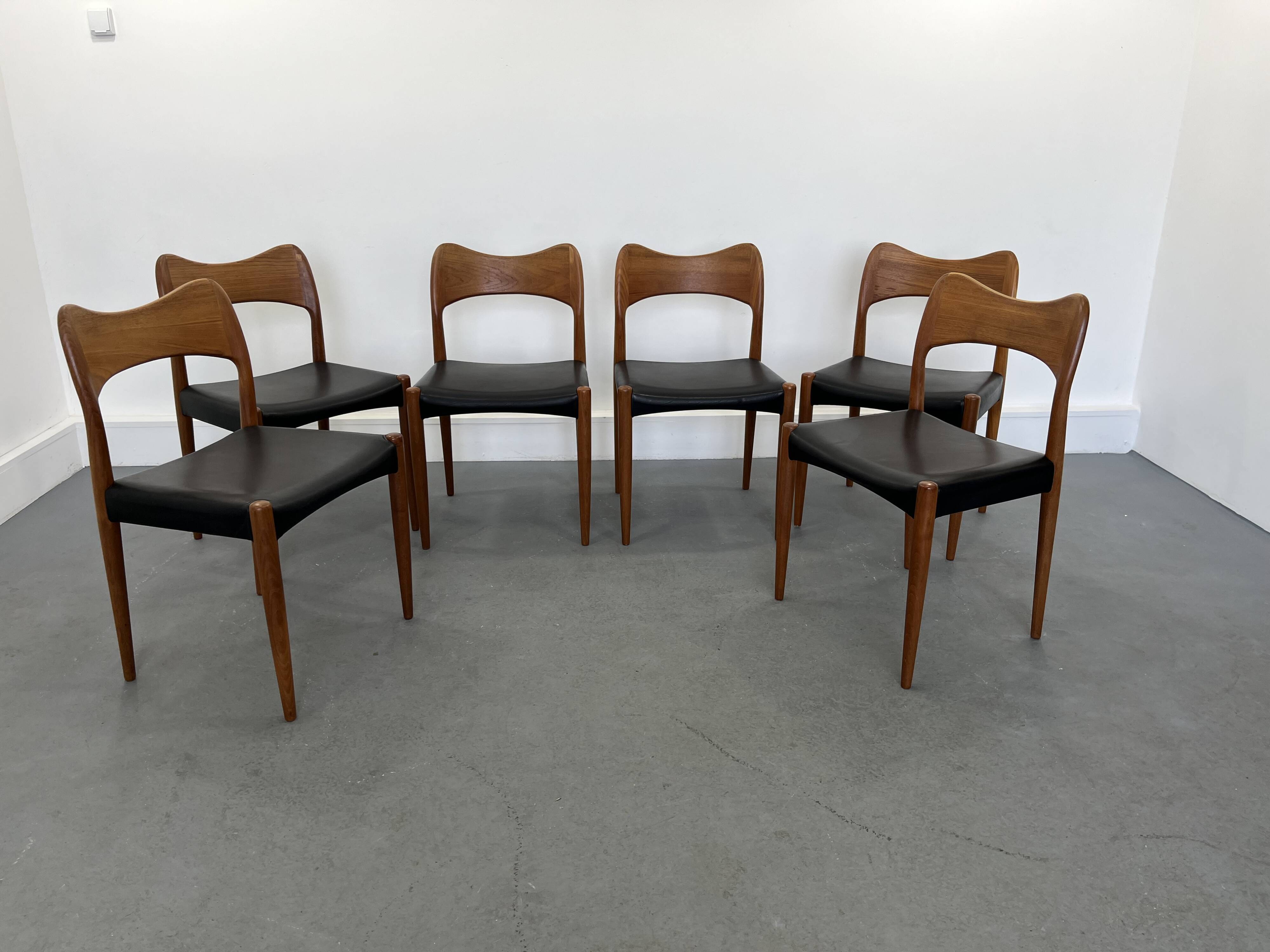 Set of 6 model 71 teak dining chairs by Niels O Møller for JL Møllers 1950s