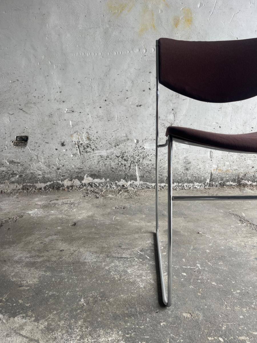 Set of 3 Howe 40/4 stackable chairs in burgundy fabric — Chrome frame, mid-century style