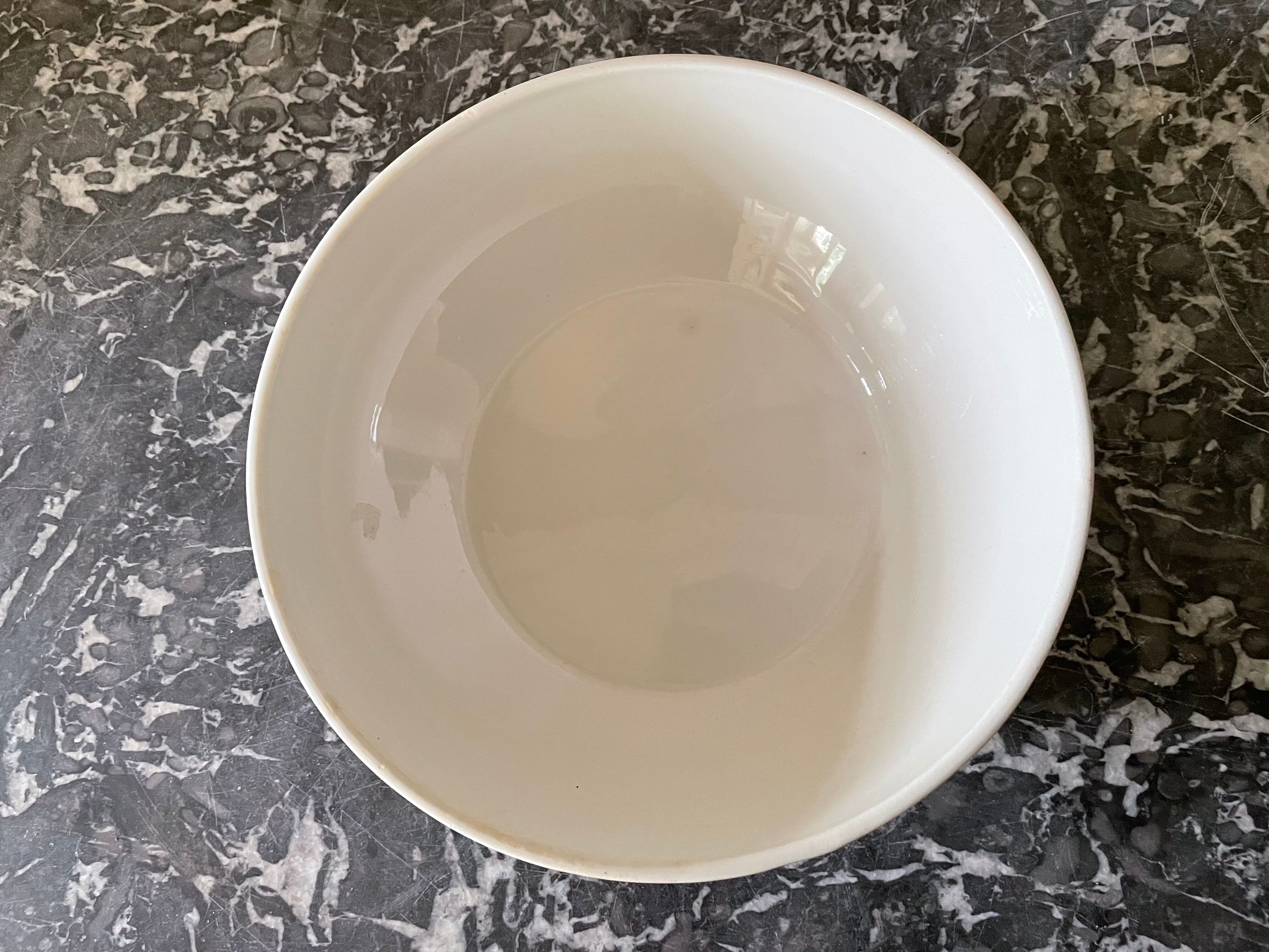 Hollow dish HBCM, Montereau, France" diam 21 cm