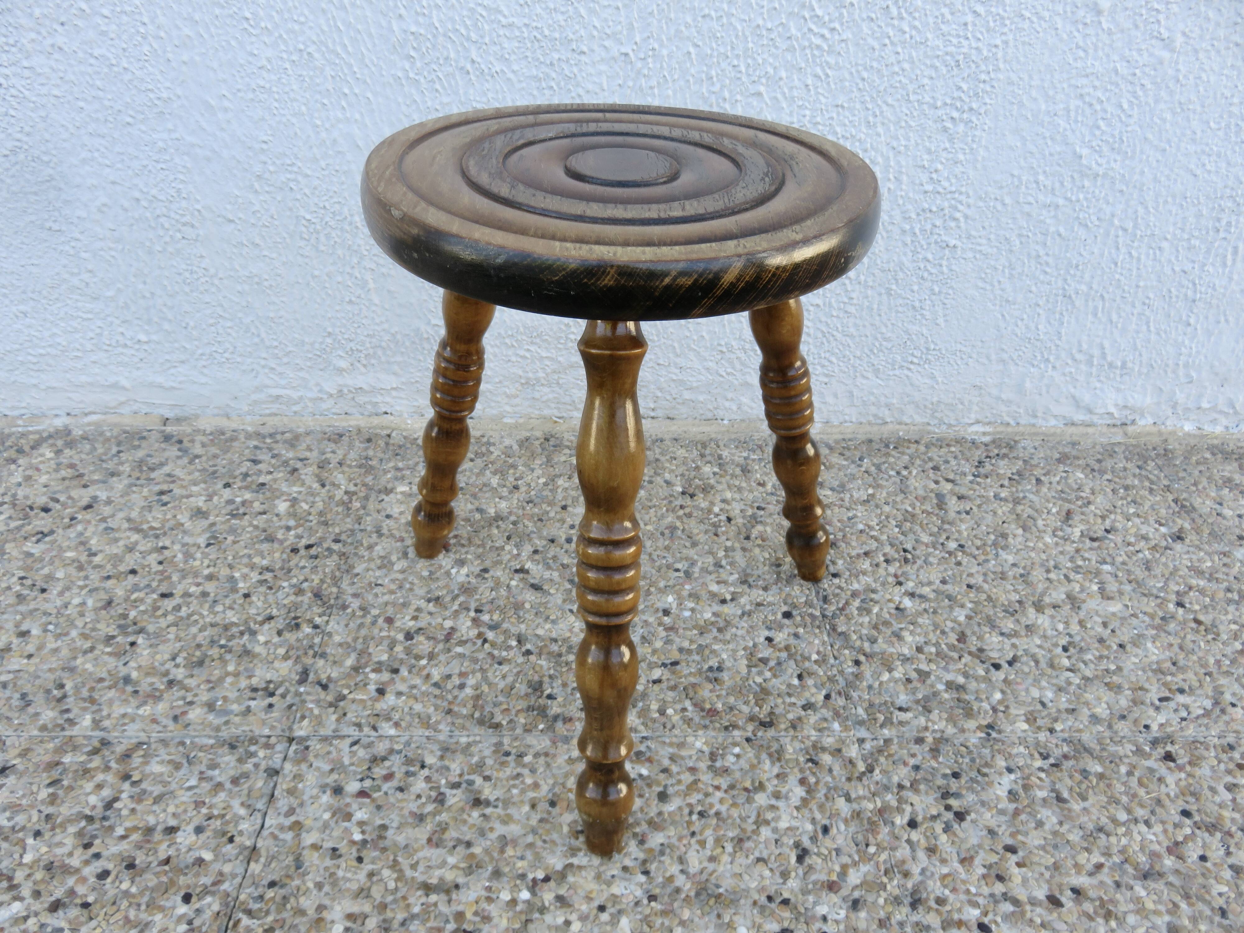 Old tripod stool in solid oak turned 1950 1960