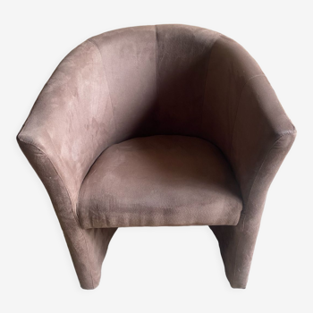 Rounded velvet armchair