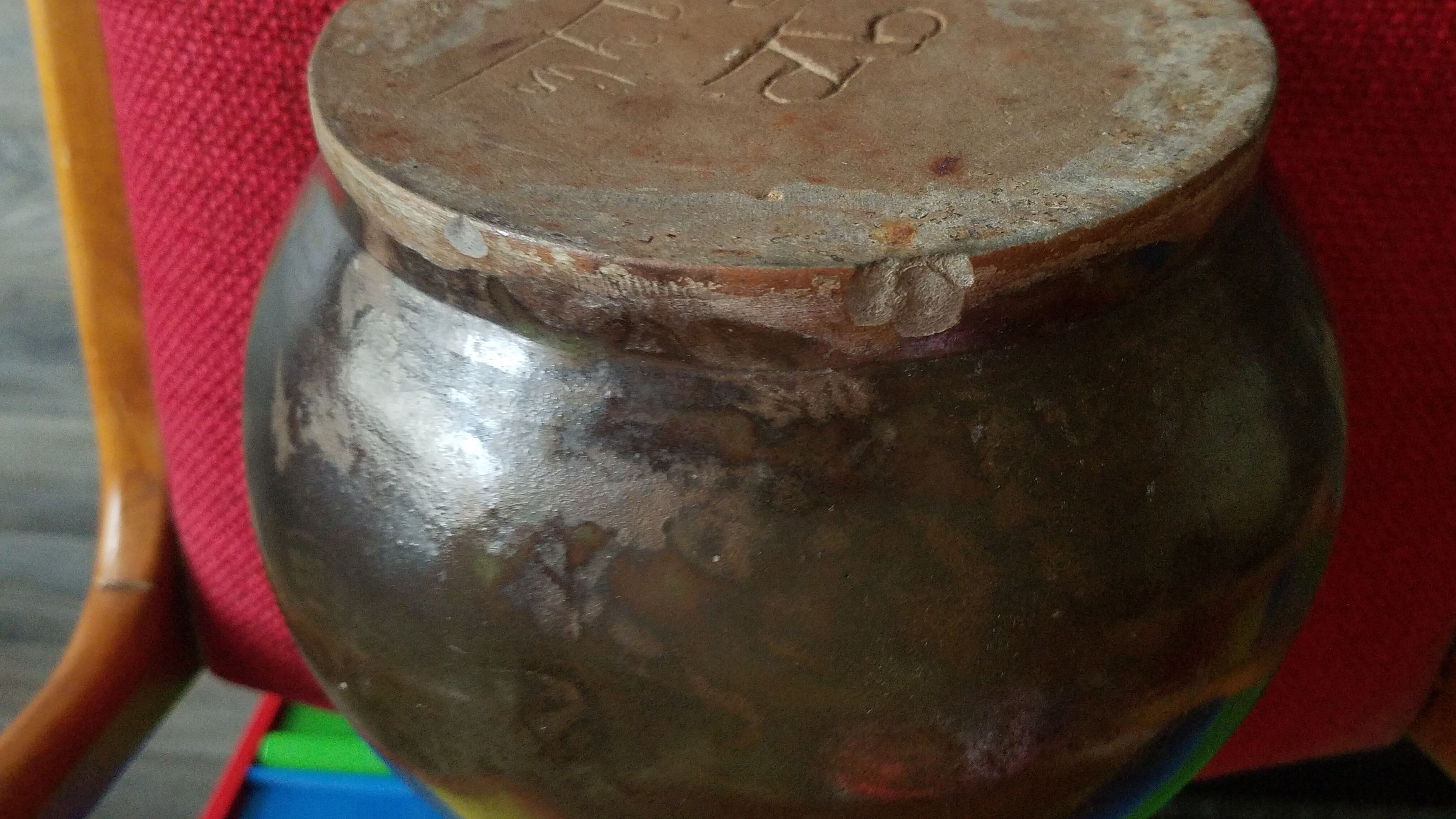 Ceramic vase stone sign pigaglio