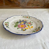 Flat flowery plate