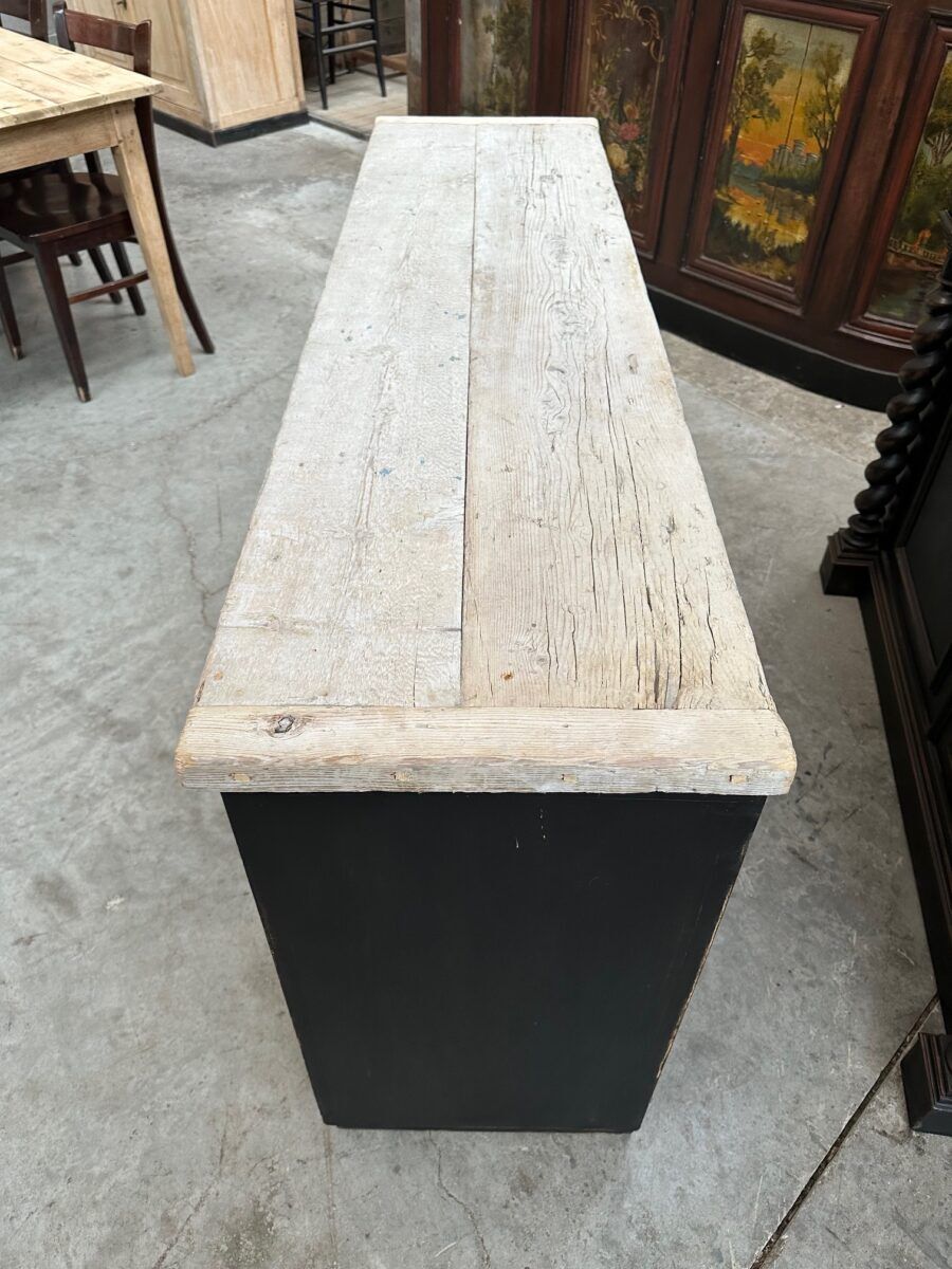 Old workshop furniture with 6 drawers.