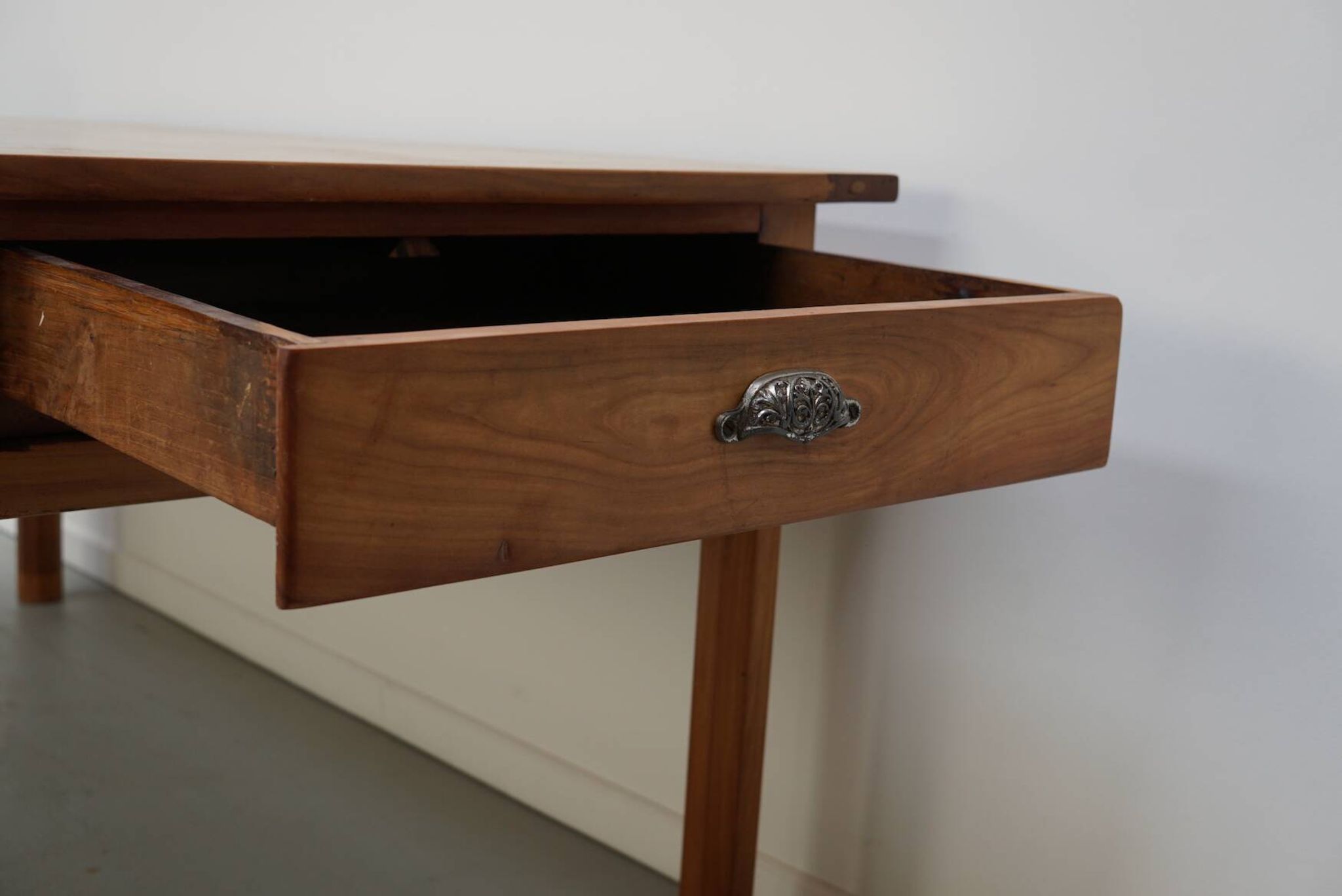 Table à manger de ferme française en cerisier antique, 19e siècle