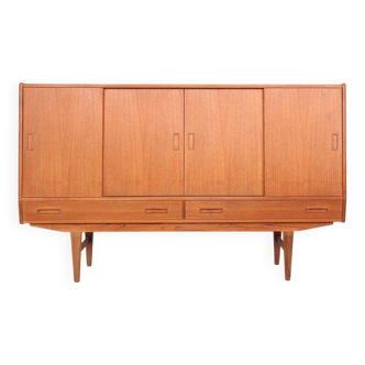 Buffet haut en teck avec portes coulissantes de Westergaard, années 1960