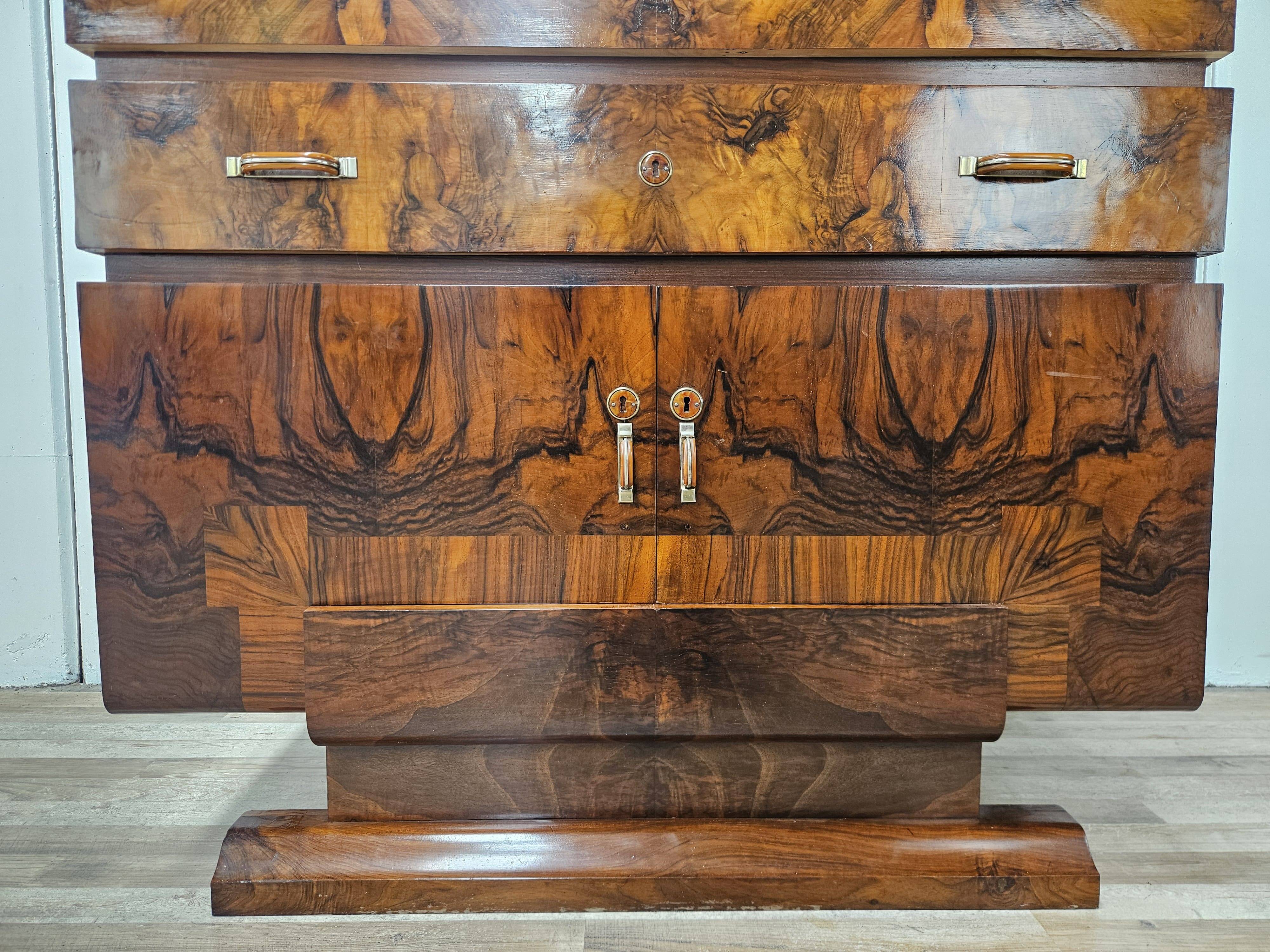 1940s Art Decò sideboard in walnut burl with mirror