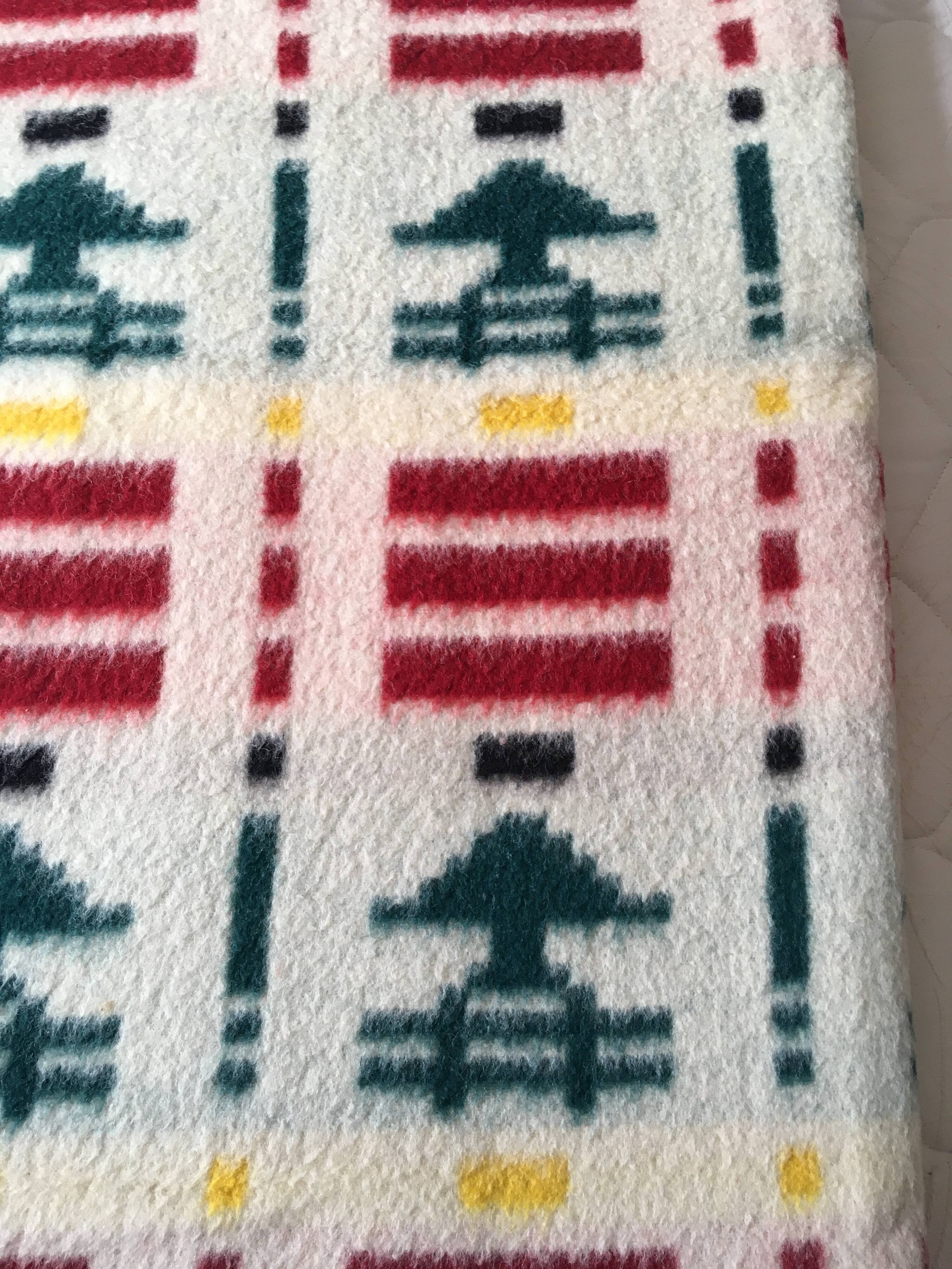 Wool blanket 230 X 250 with geometric patterns and 70's trees.