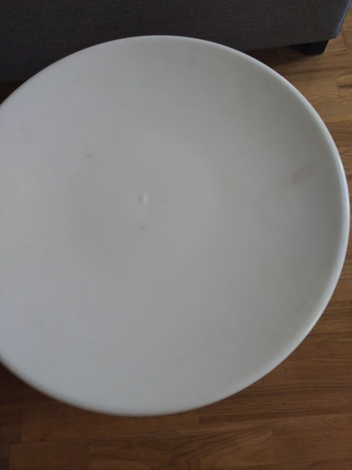 Vintage white plastic stool imitation Tam Tam from the space age of the 70s