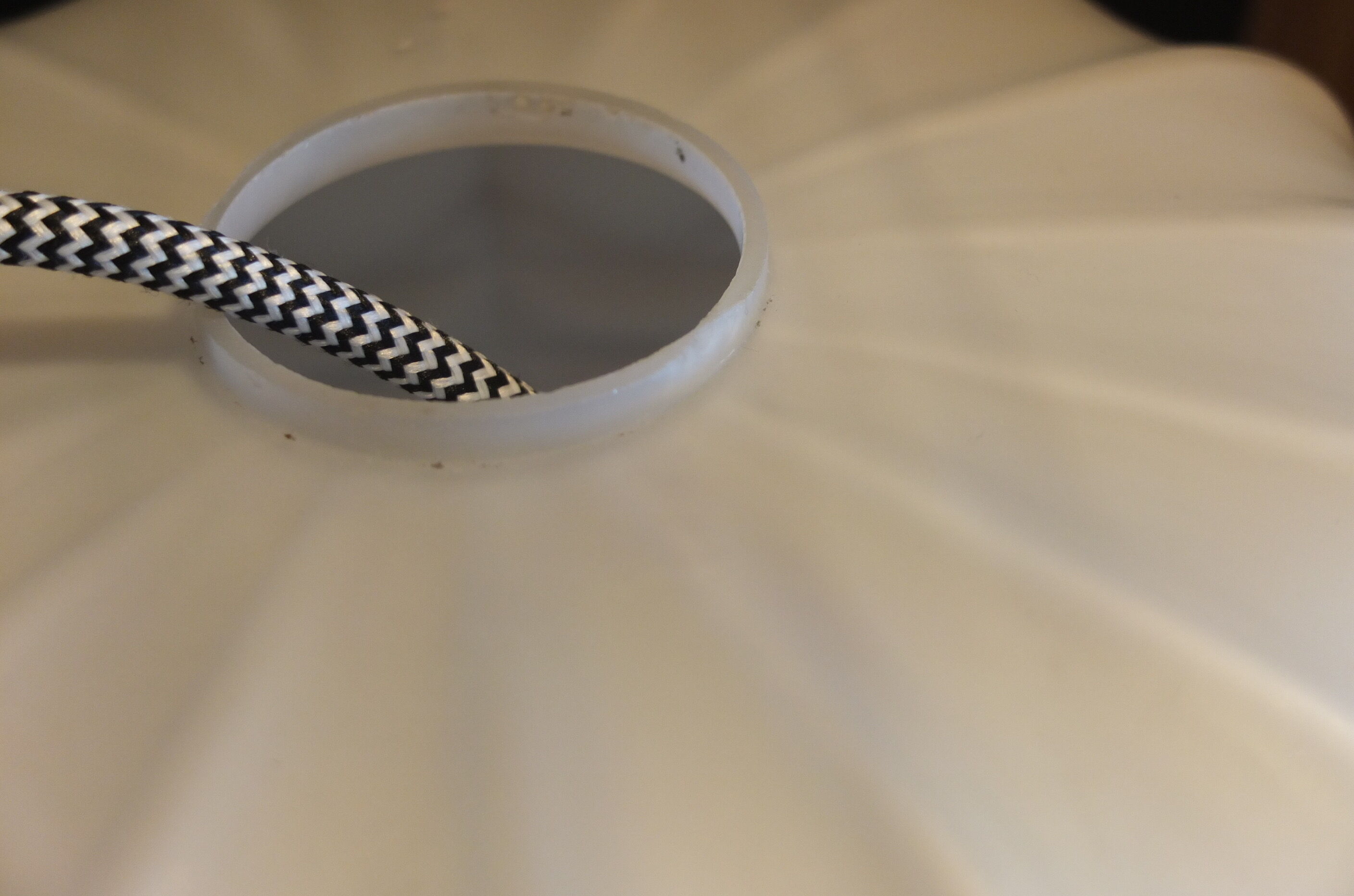 Suspension tchécoslovaque des années 60 opaline