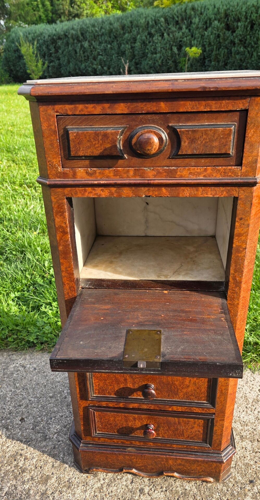 Chest of drawers or bedside table