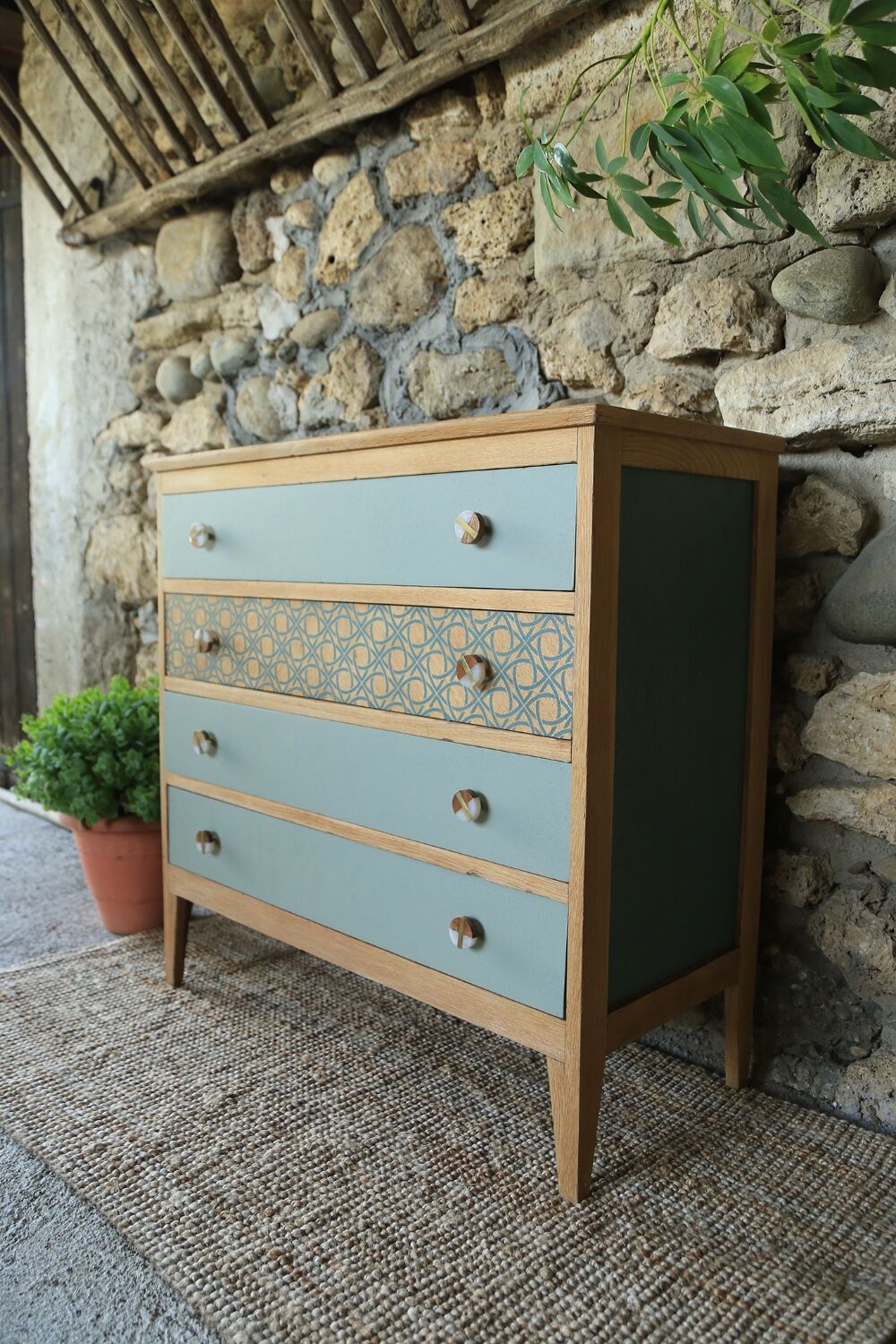 Chest of drawers