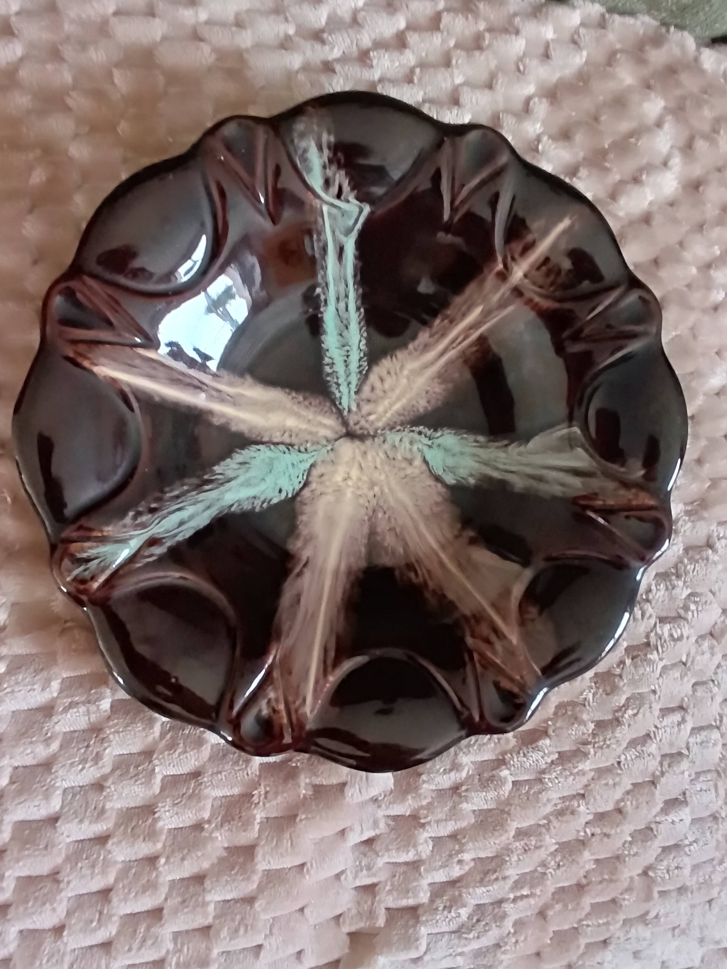 Round plate fruit bowl, glazed stoneware. Vintage. Germany.
