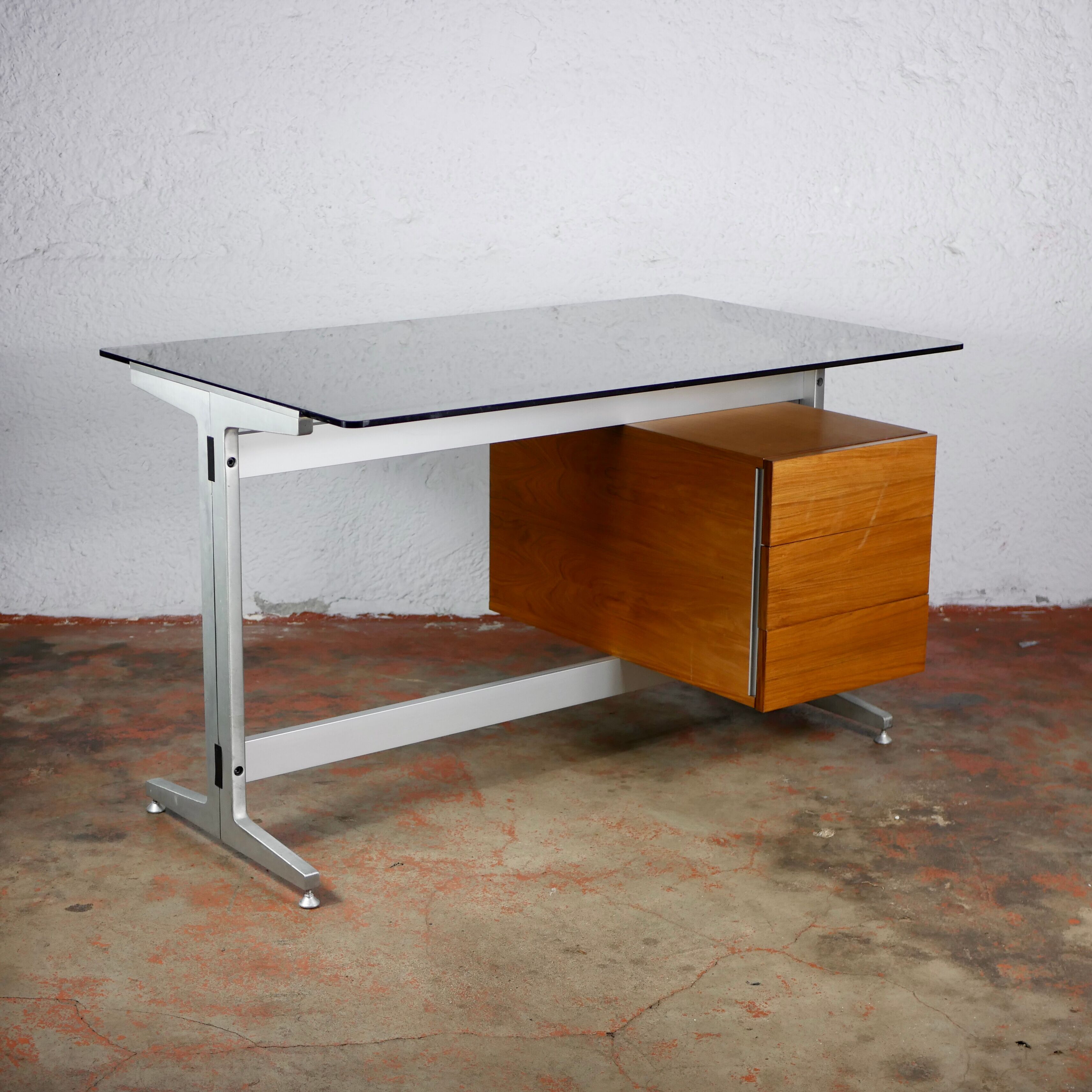 Desk by Etienne Fermigier