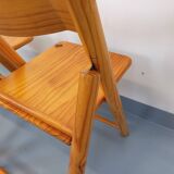Pair of vintage folding chairs in pine from the 70s and 80s.