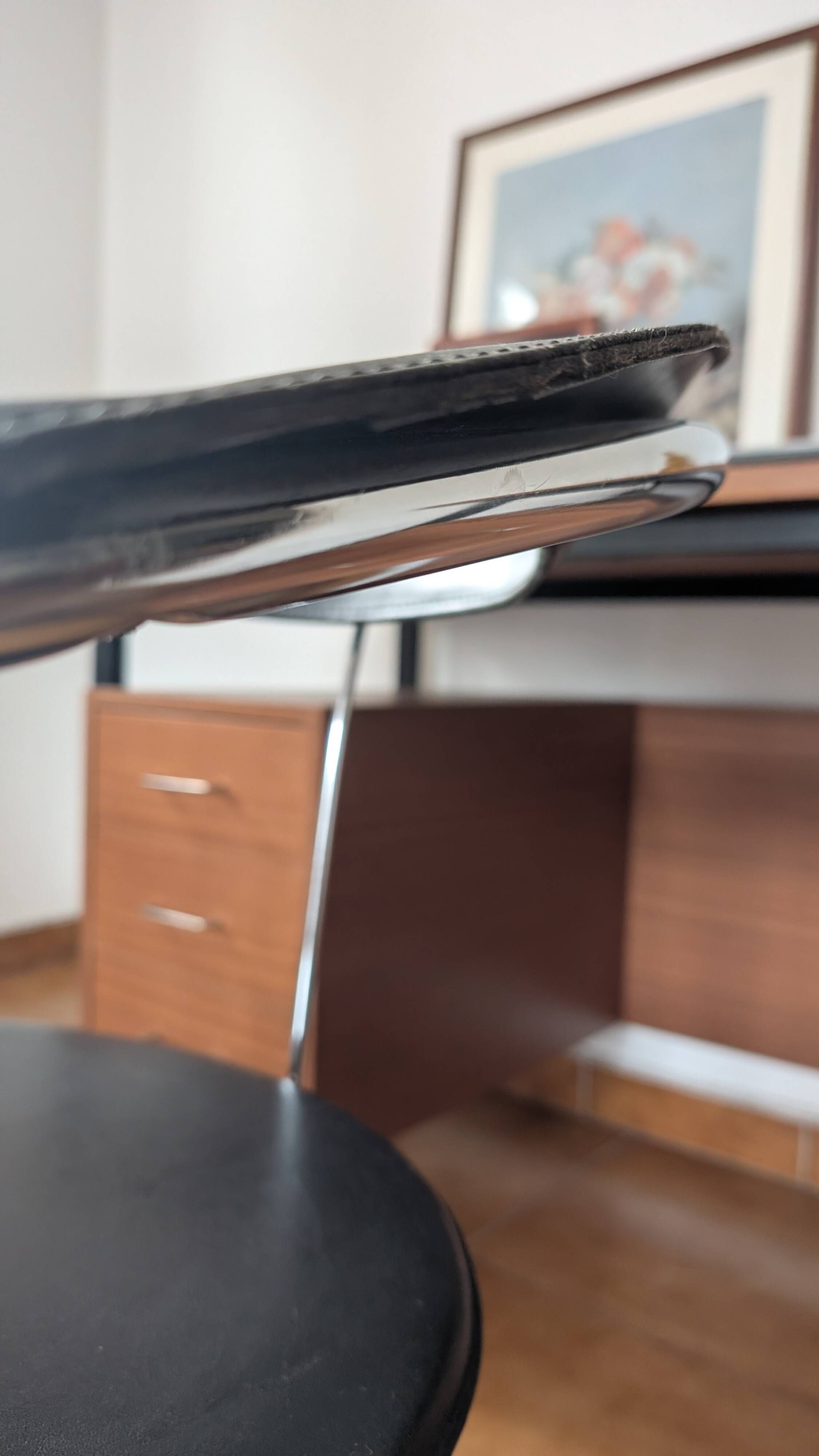 Fauteuil cantilever vintage cuir noir & chrome – années 70/80