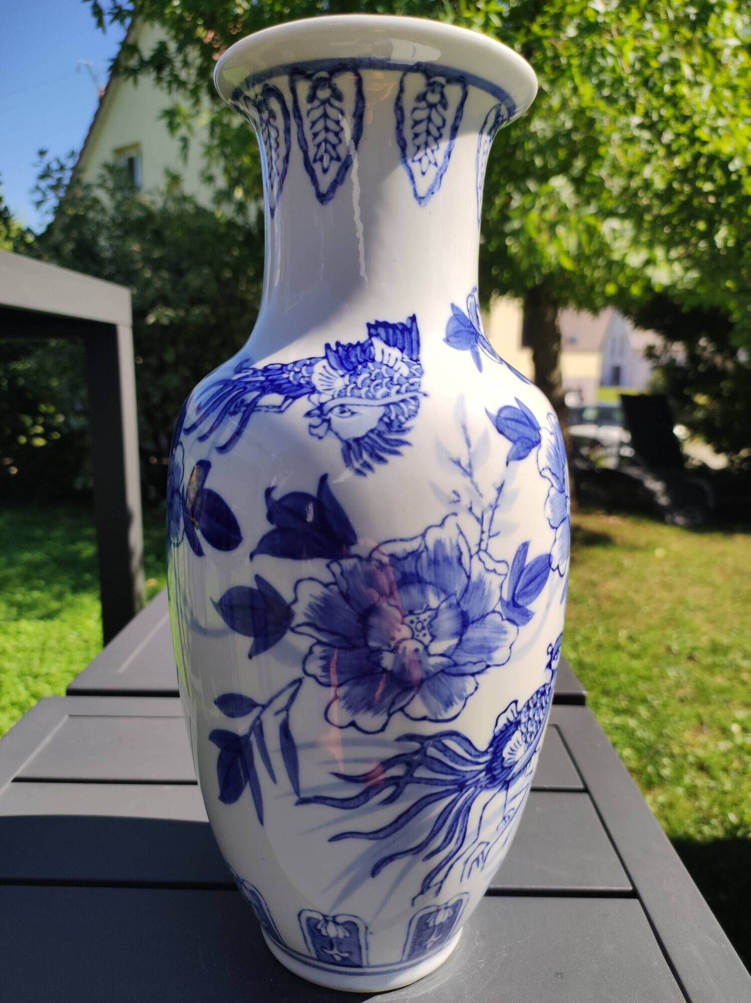 Asian/Chinese baluster vase in glazed ceramic. Decorated with floral motifs/Exotic birds