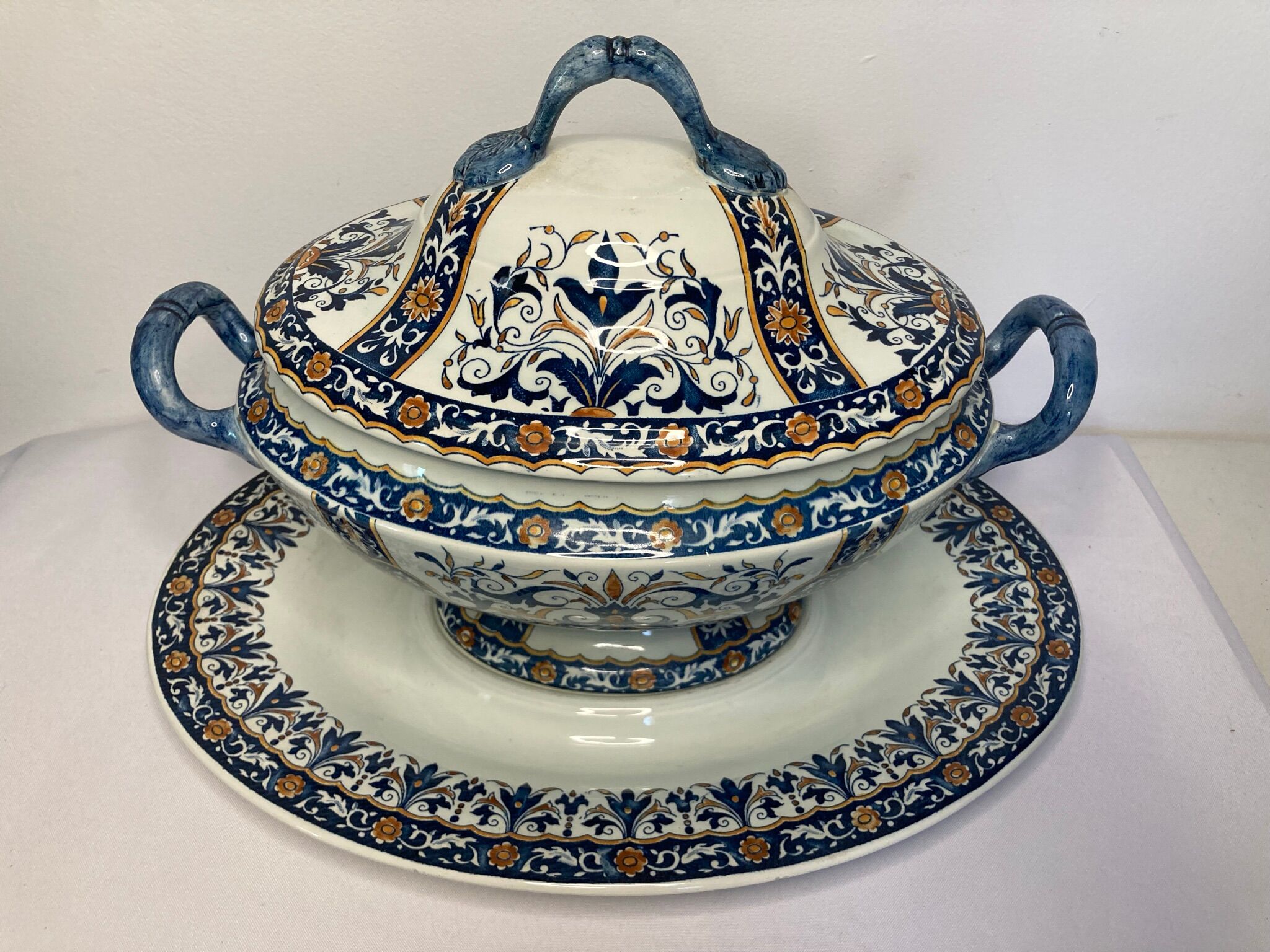 GIEN Soup and sleeping in earthenware decoration of lambrequins XXth