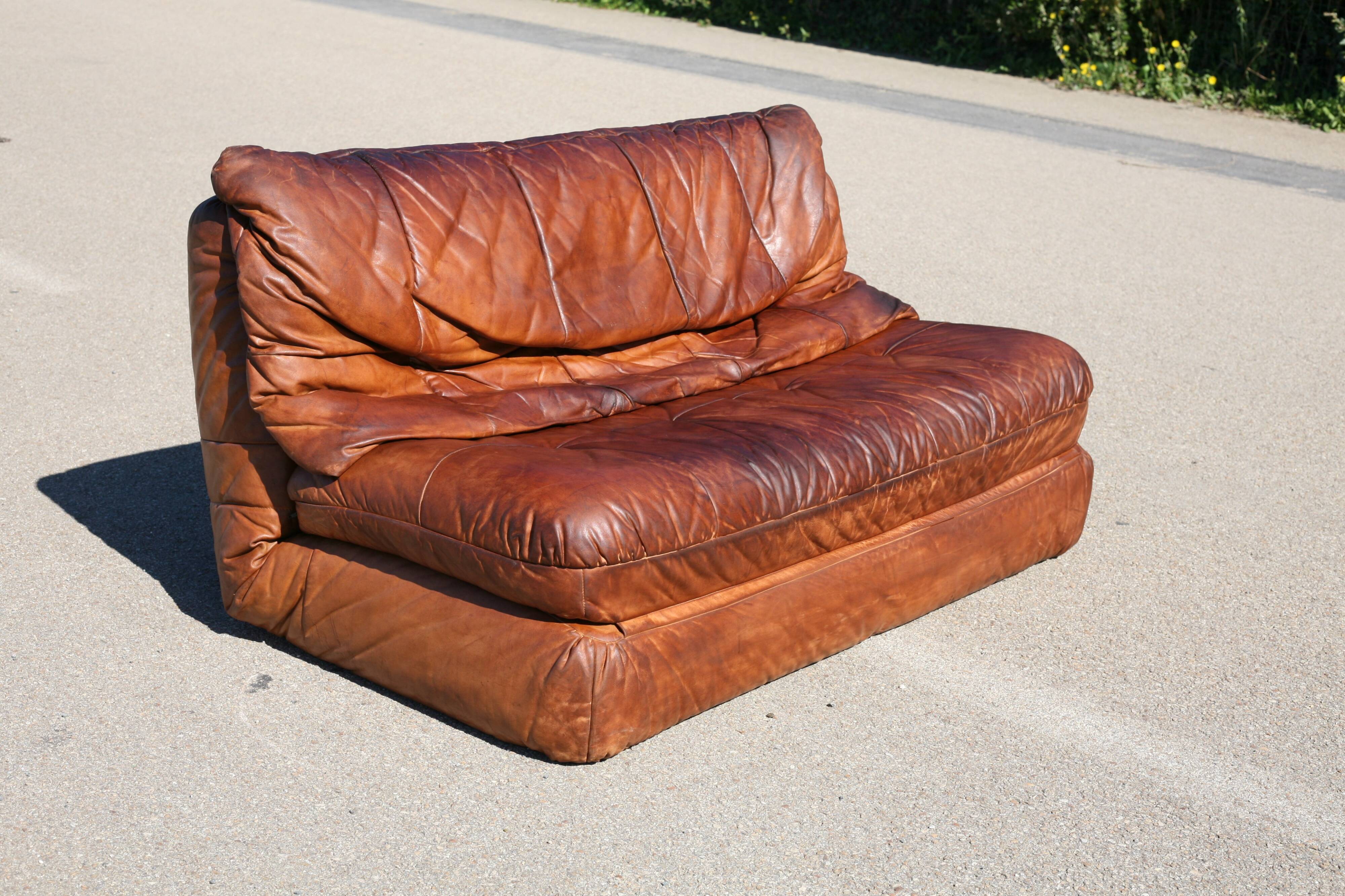 Canapé cuir vintage années 70 convertible