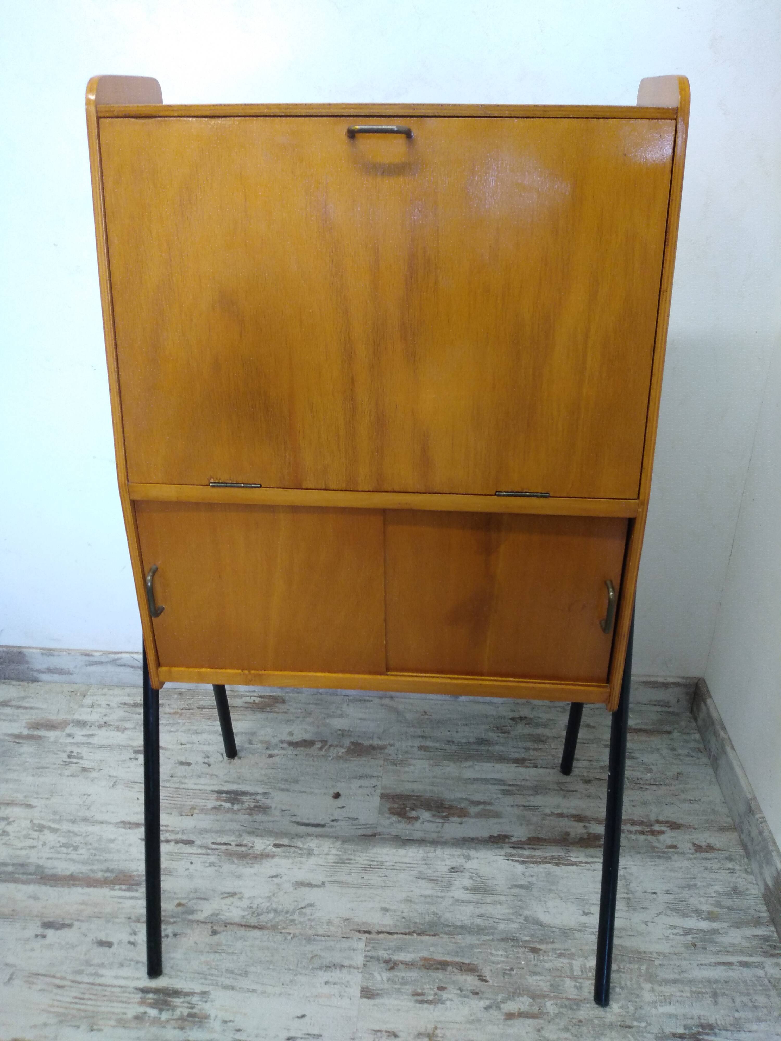 Scandinavian secretary