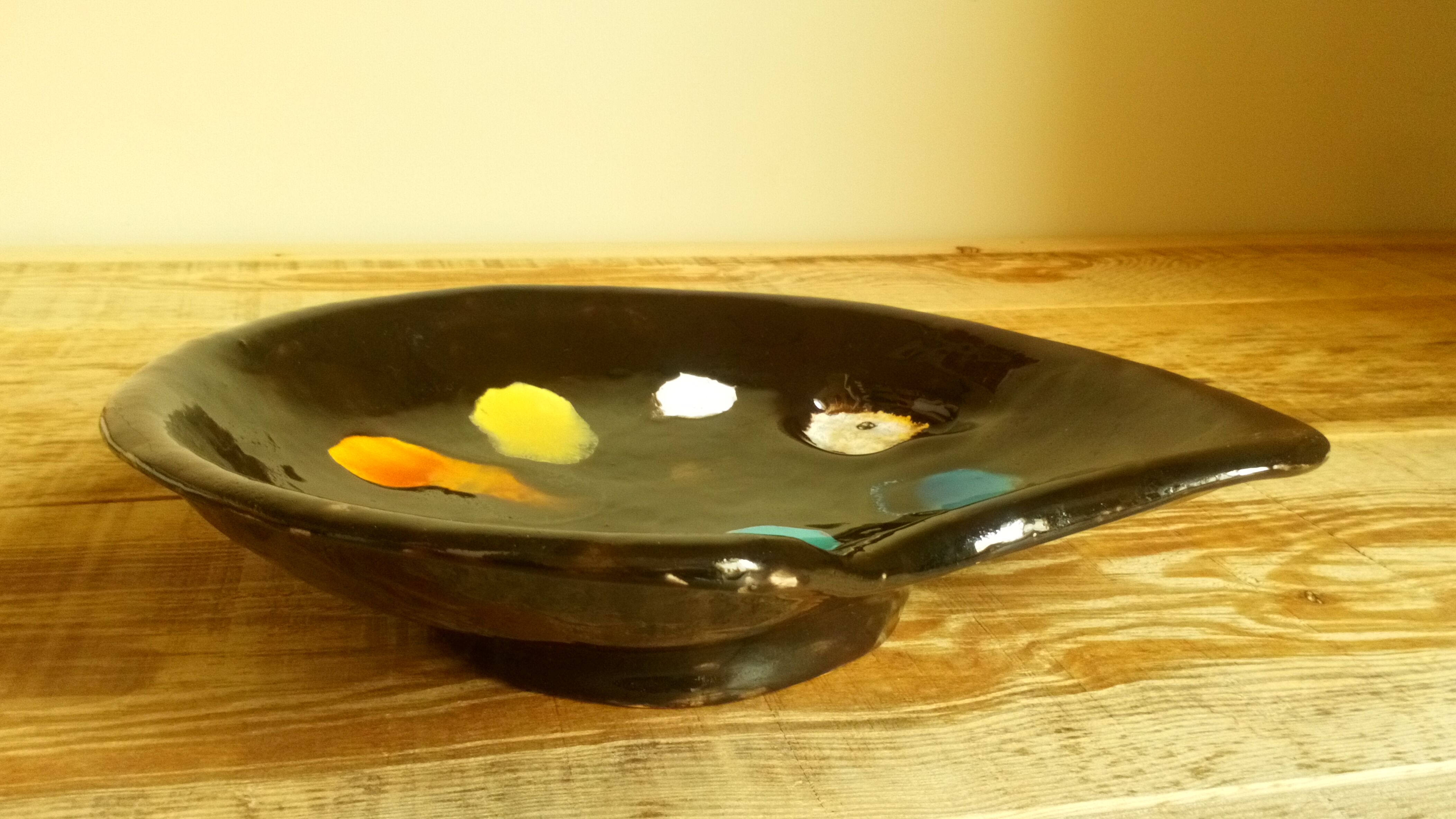 Coupe en ceramique en forme de palette de peintre 1960