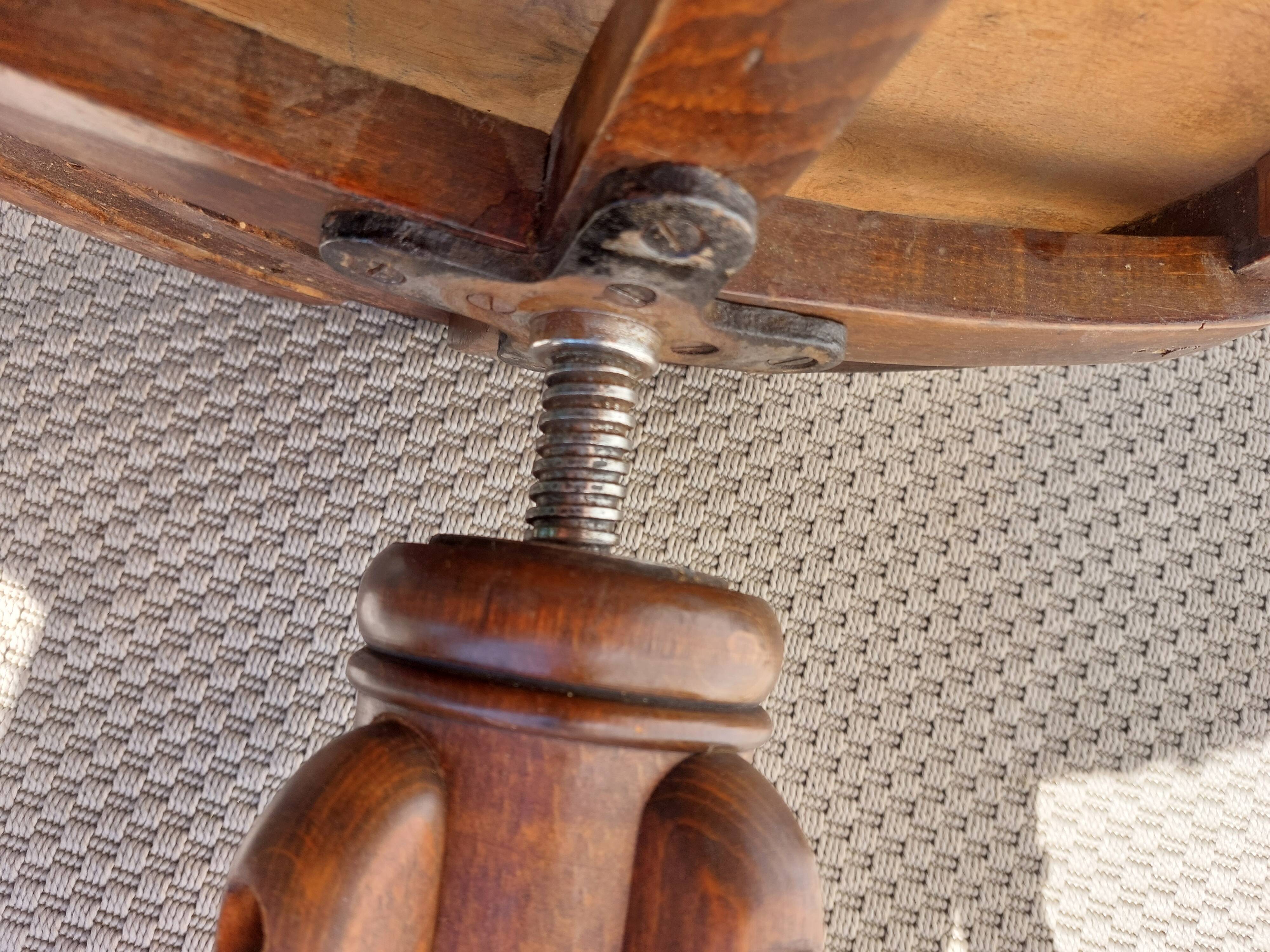 Fischel swivel chair