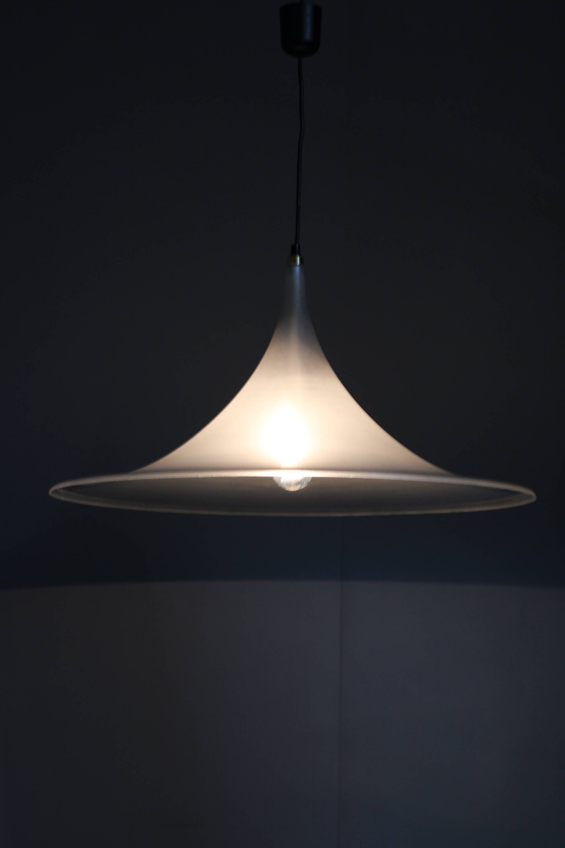 Suspension « Trompette » par Meblo, Italie années 1970