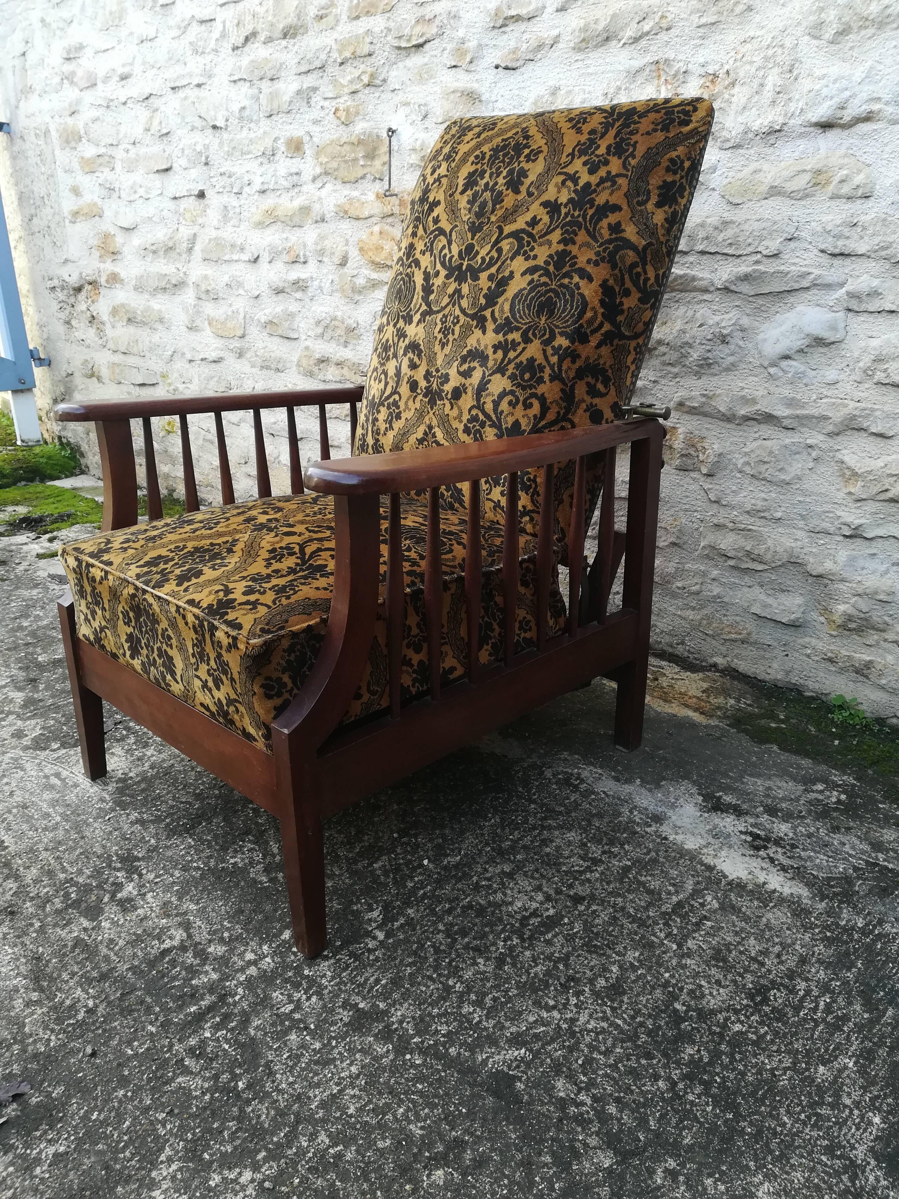 Morris armchair retractable footrest