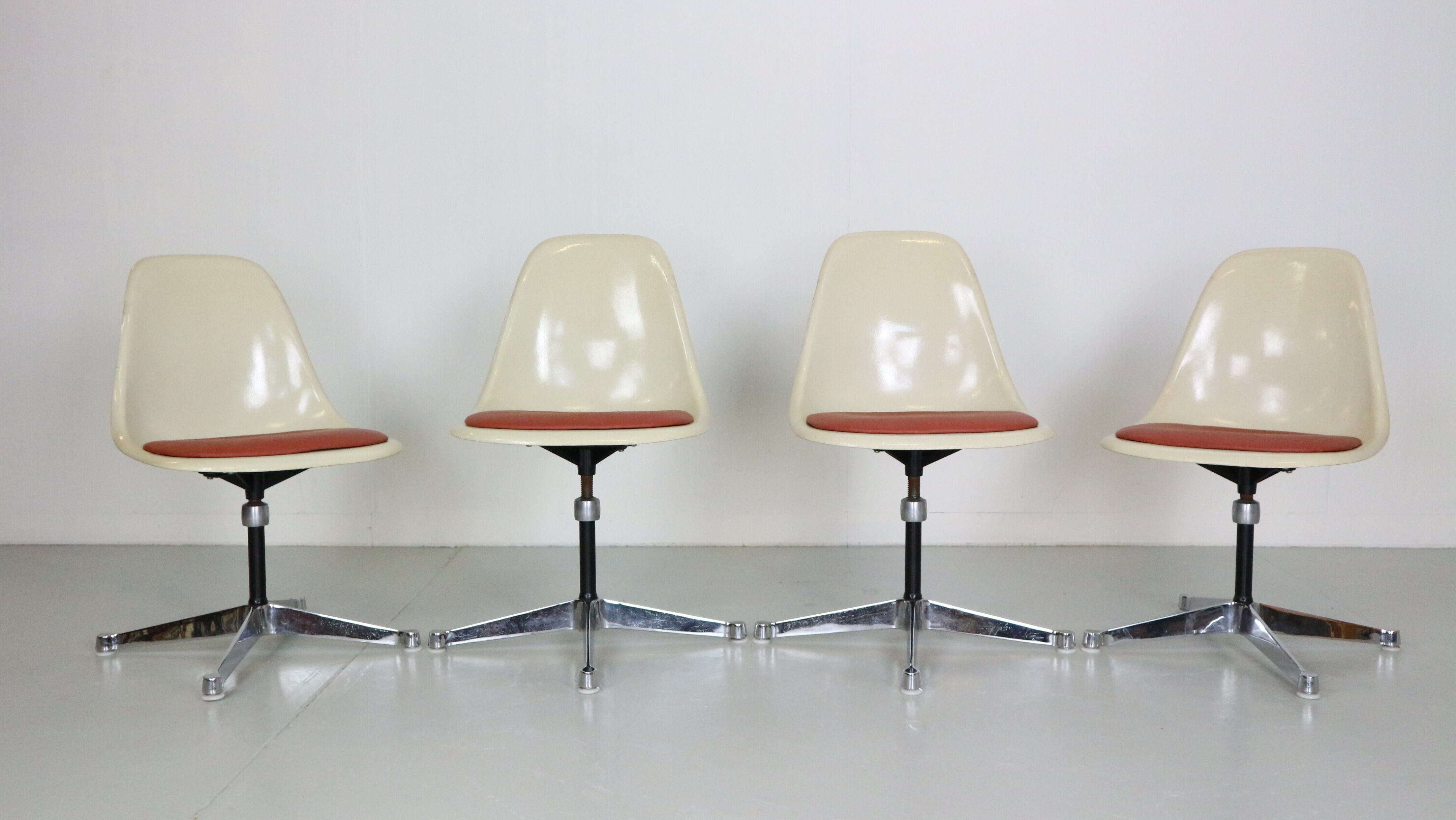 Set de 4 chaises de Charles & Ray Eames pour Herman Miller, 1960