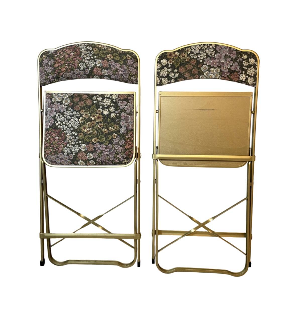 Folding chairs with floral pattern