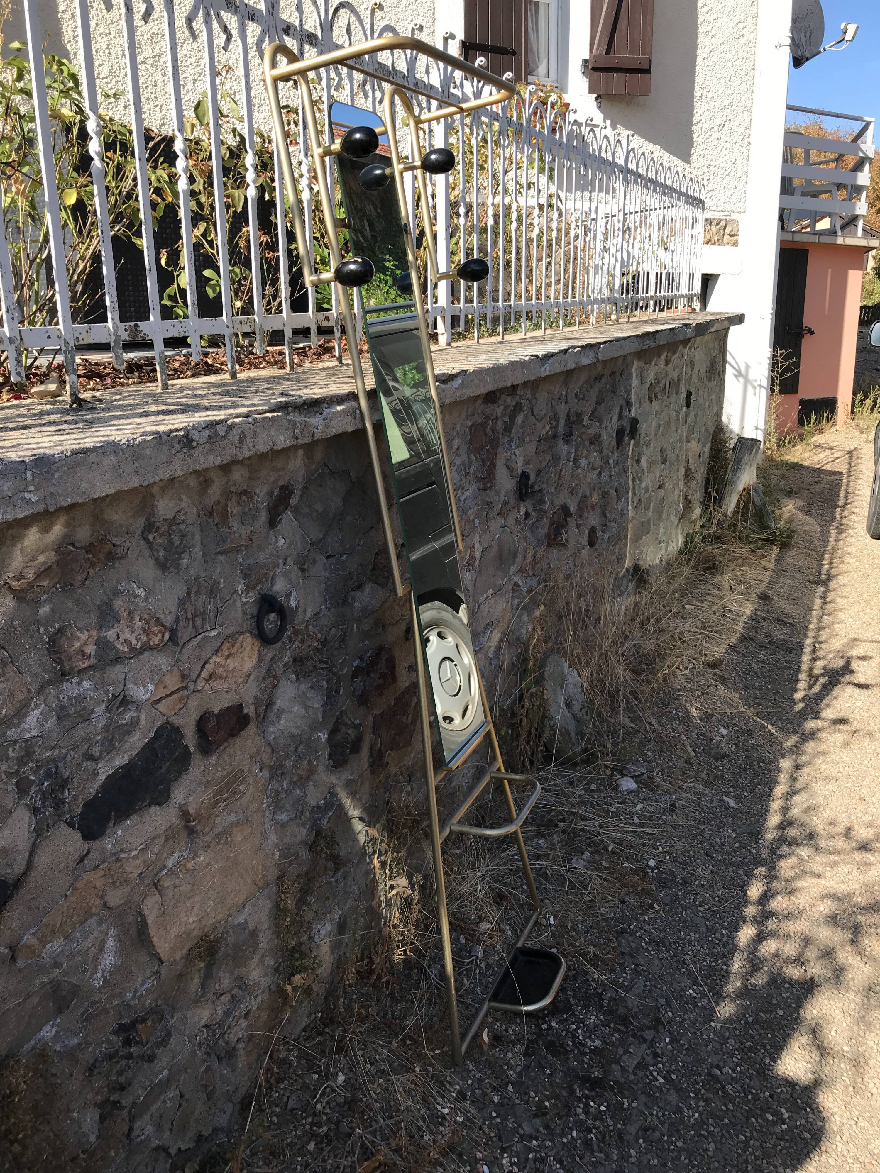 Wall coatrack with mirror
