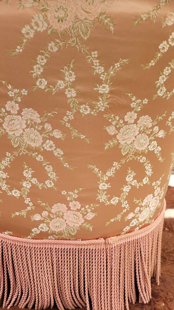 Fauteuil crapaud fleuri à franges ancien - 1930s