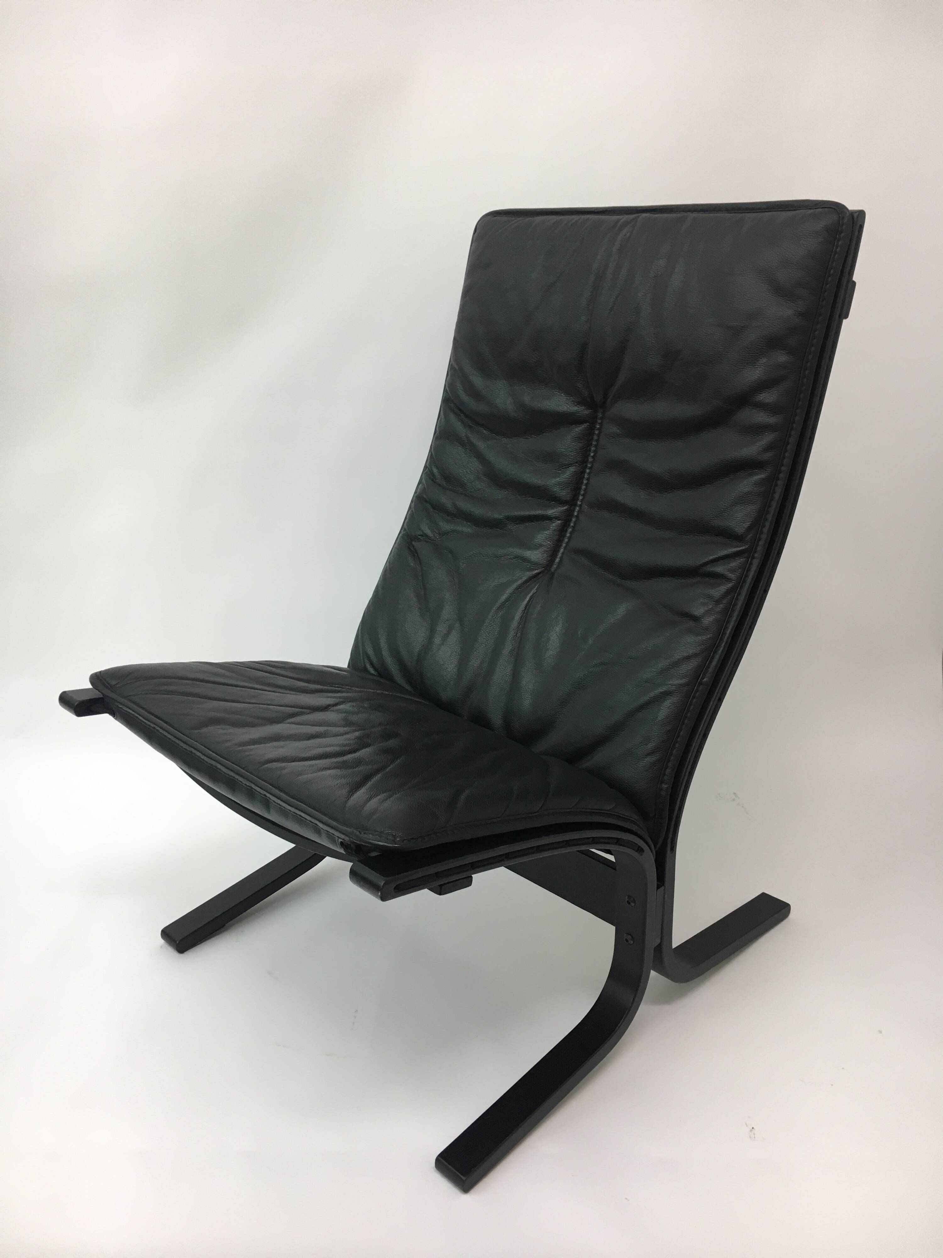 Mid-Century design black leather lounge chair by Ingmar Relling for Westnof
