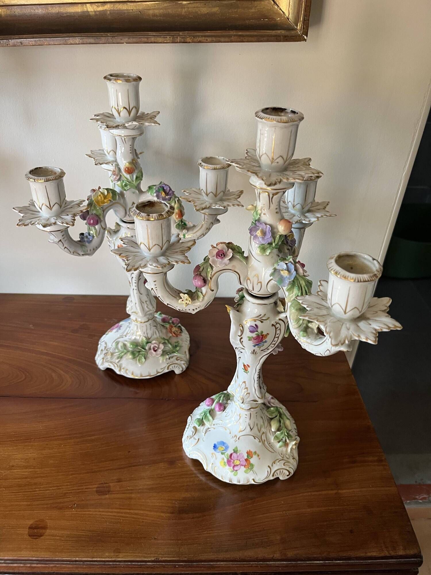 Pair of candelabra with 4 light sources in porcelain. Late 19th century.