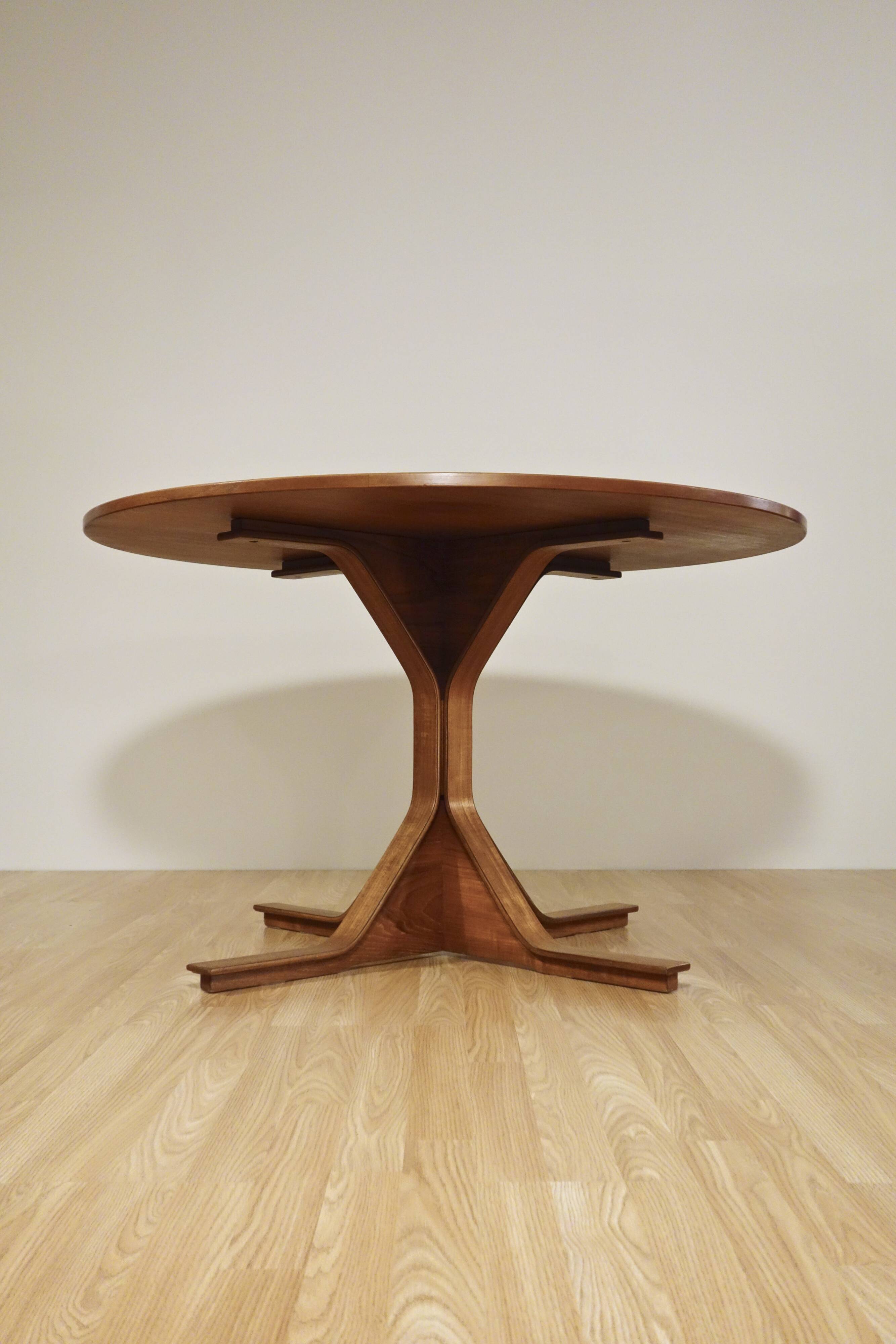 Round dining table "522" by Gianfranco Frattini for Bernini, Italy 1956