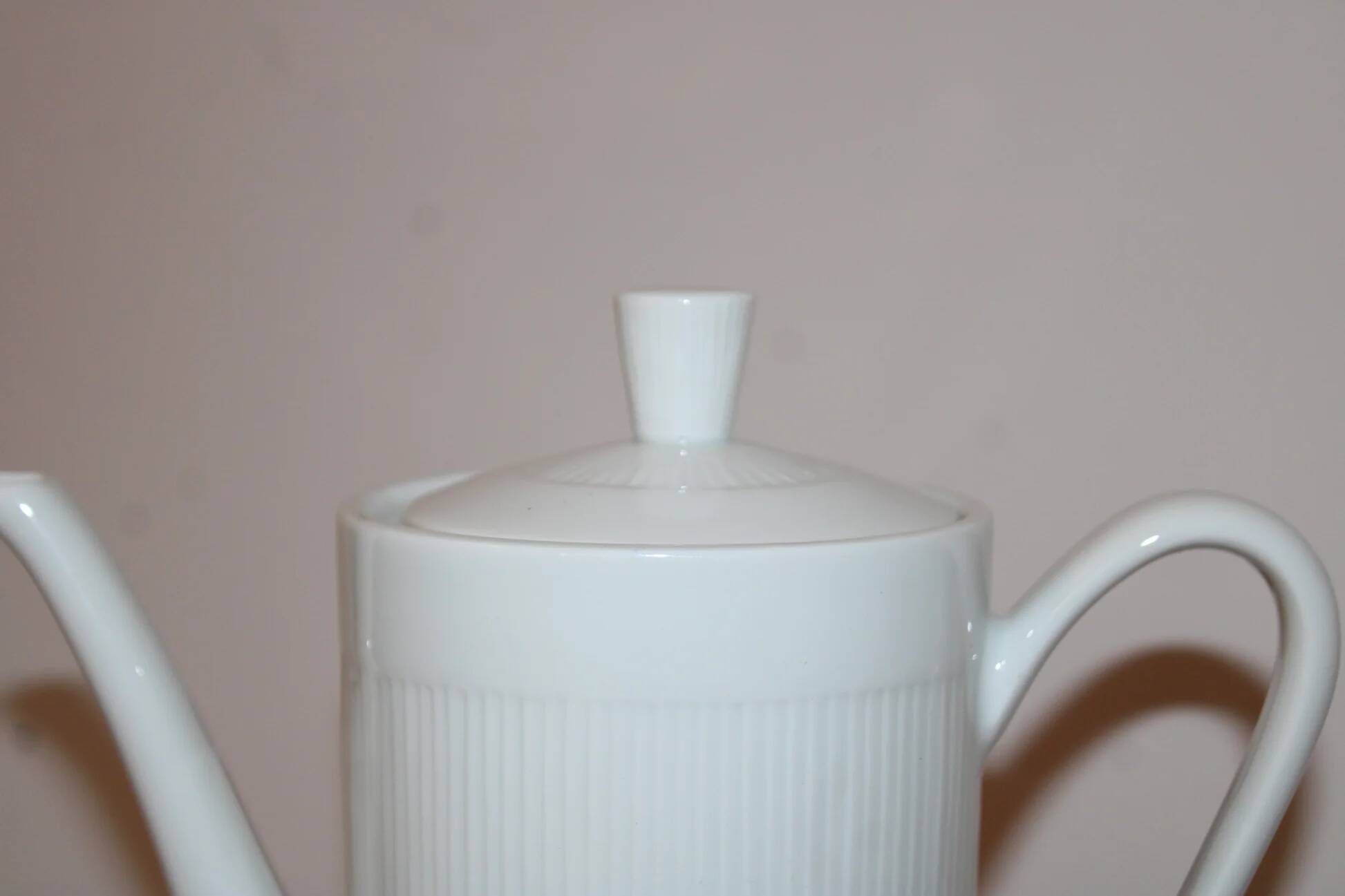 Vintage ribbed white porcelain coffee pot Berry P.L. – Made in France