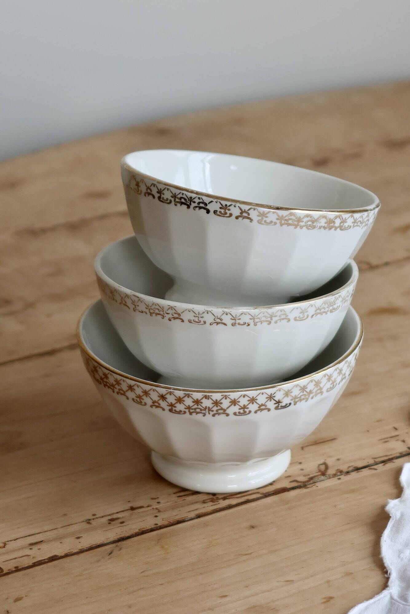 Vintage trio of coffee with milk porcelain in white – Frieze and border do