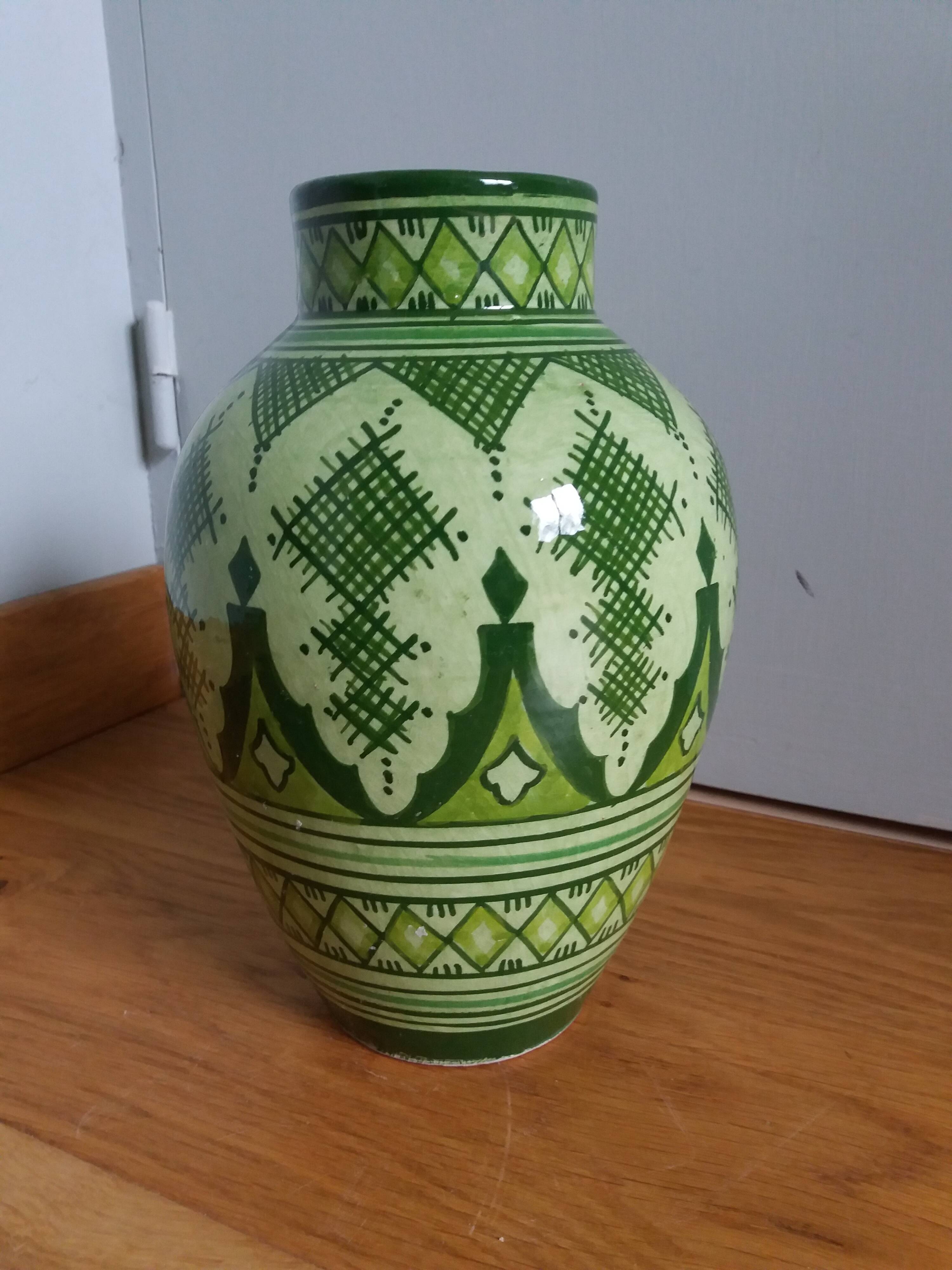 Safi vase signed
