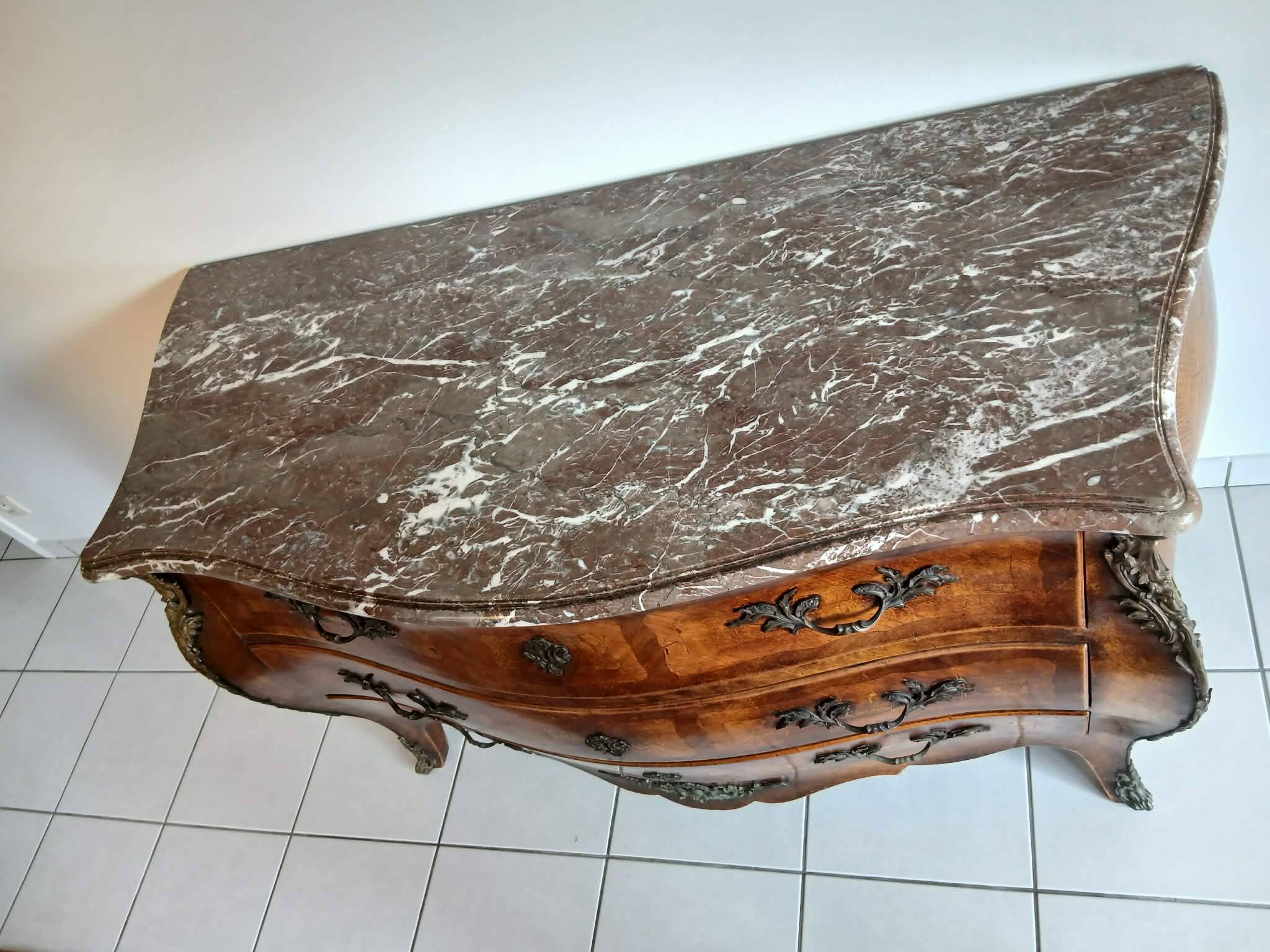 Coffin commode