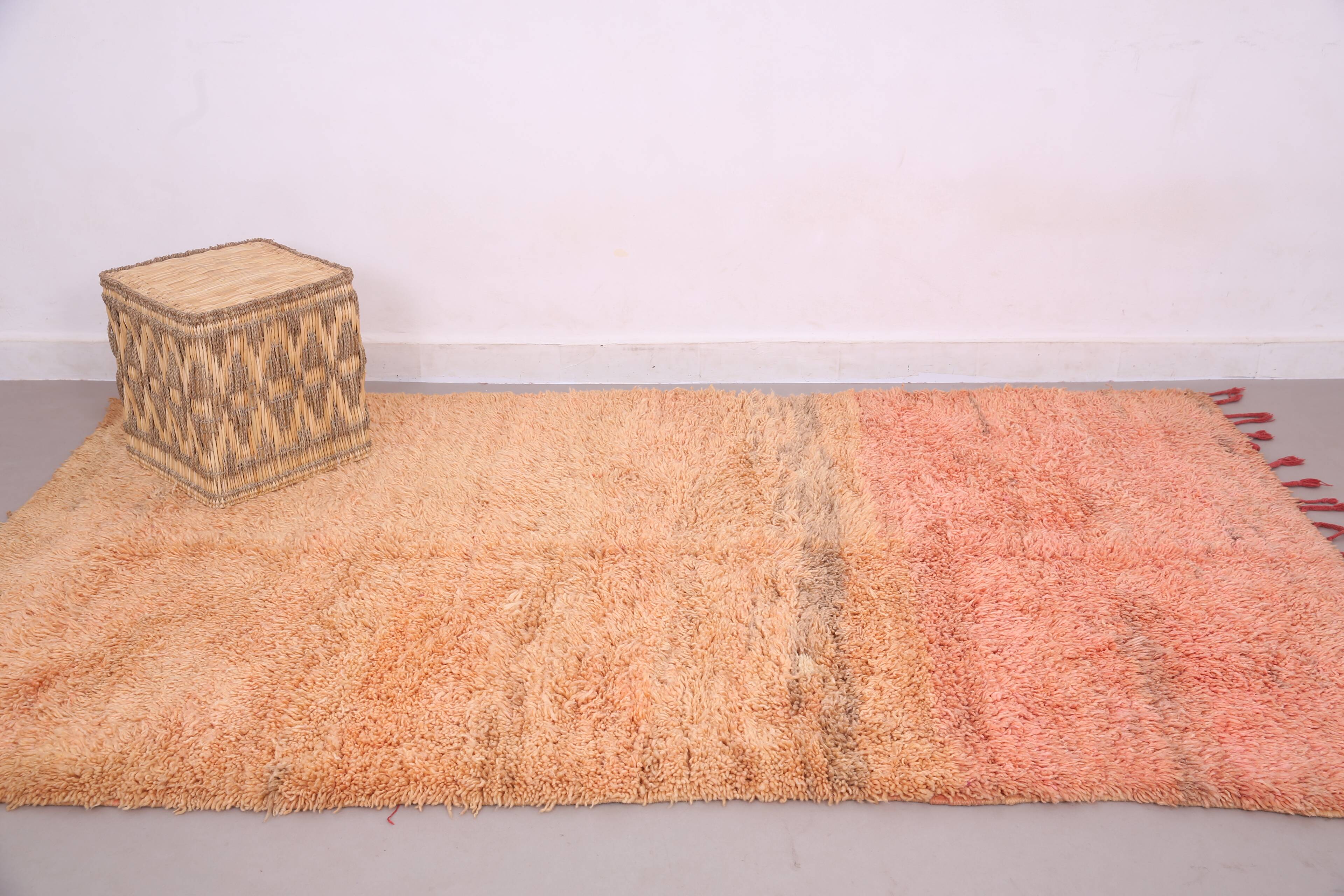 Tapis marocain vintage fait main en laine pêche