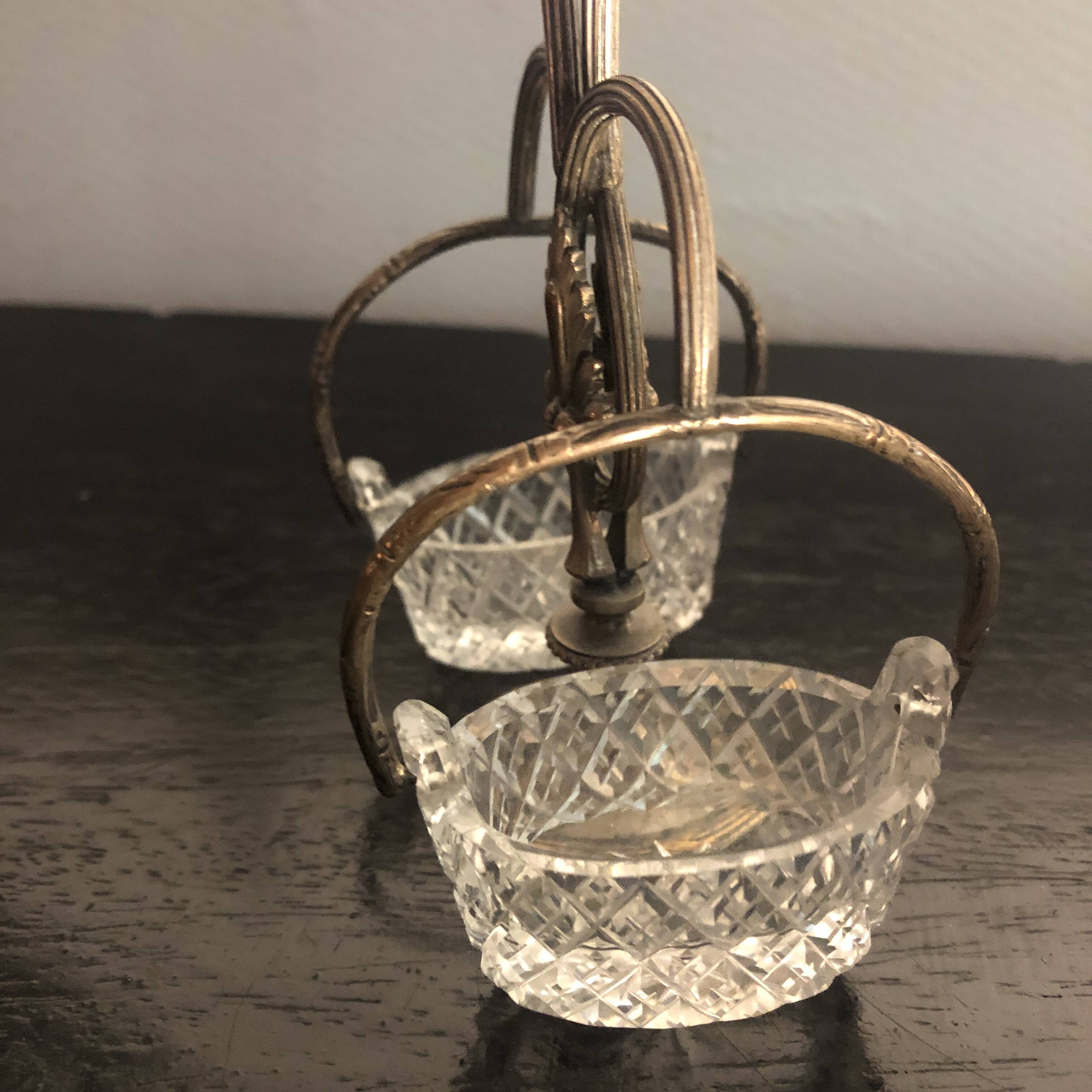 Salt and pepper shaker