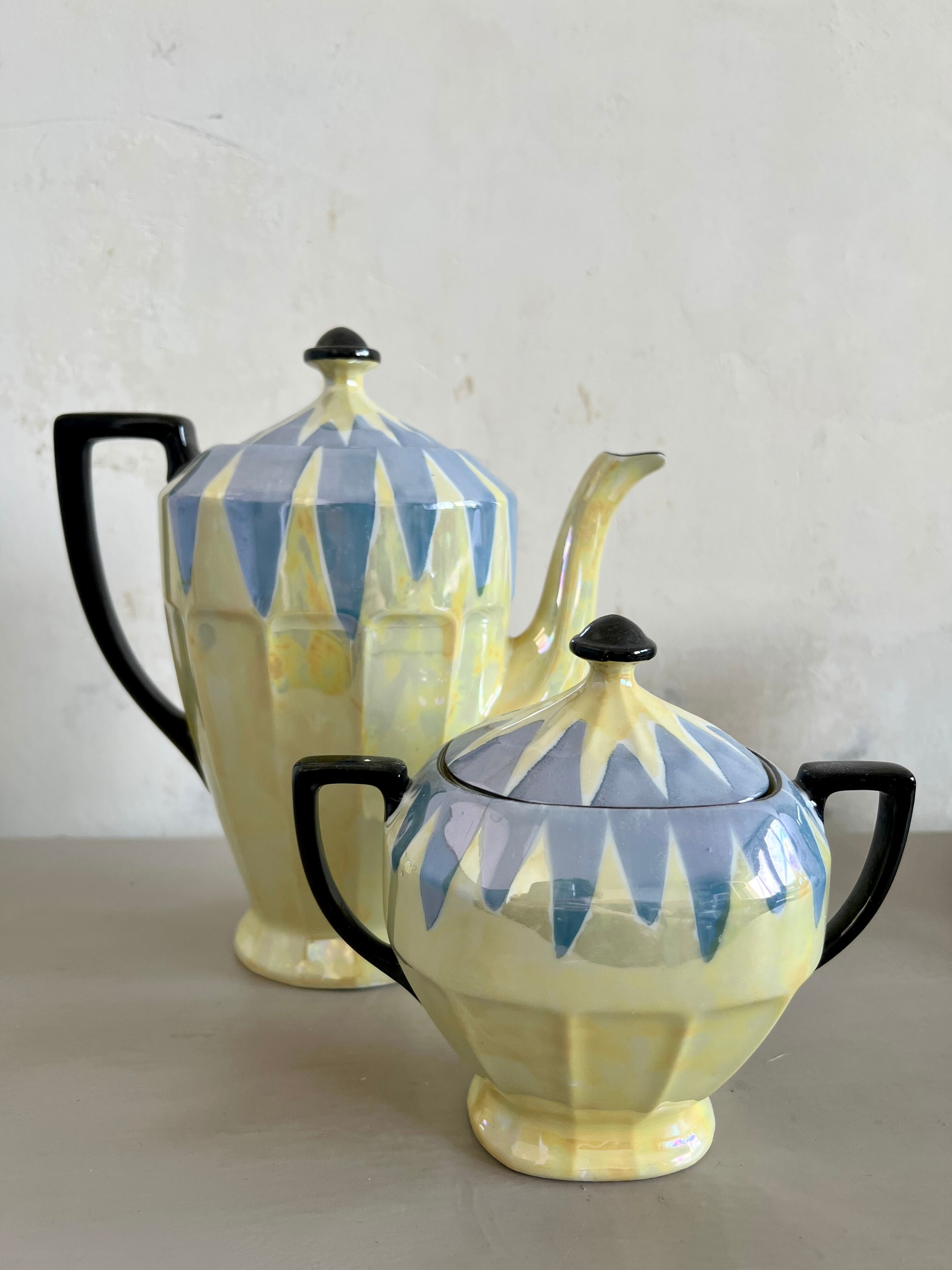 Art Deco coffee set in fine pearlescent porcelain 20s