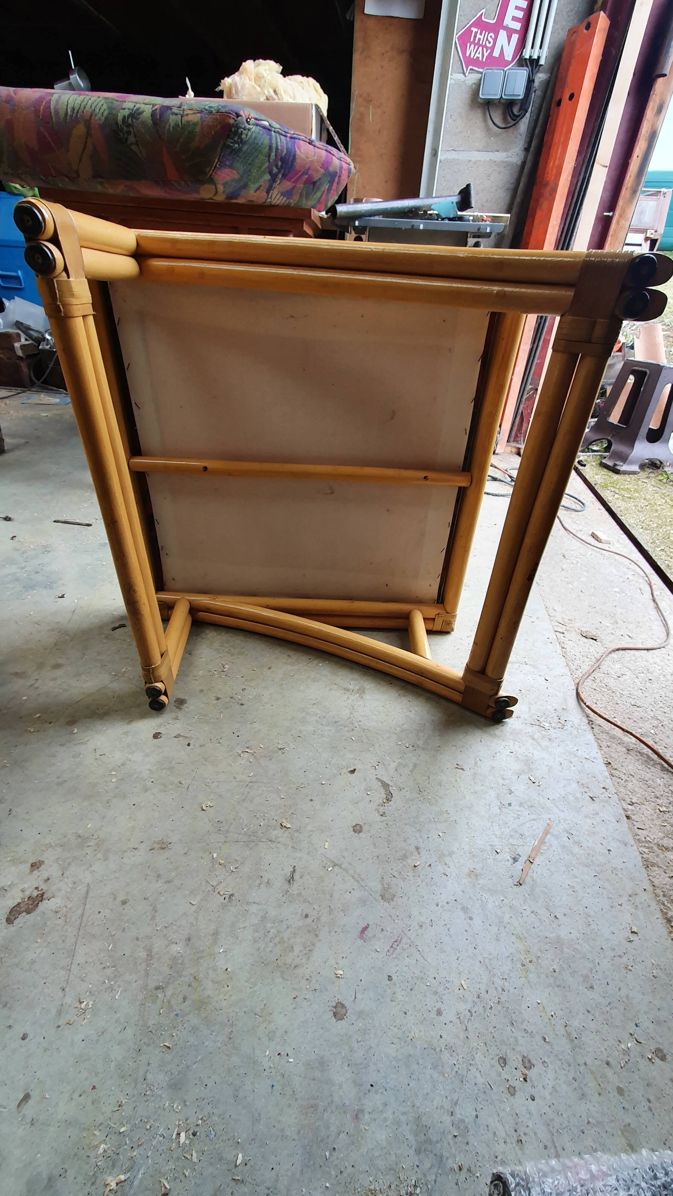 Resting rattan chair - rests feet