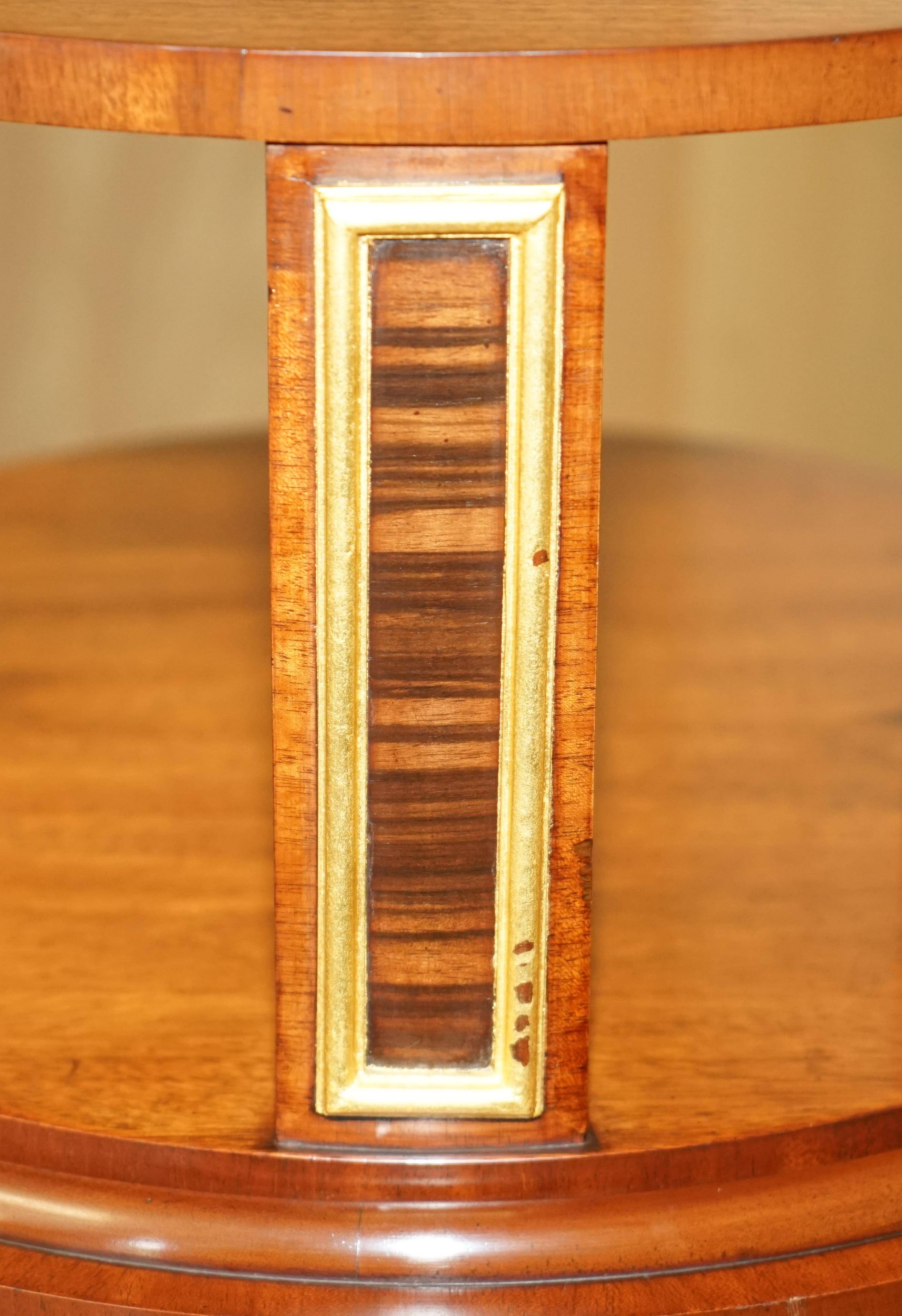 Table bibliothèque tournante Arthur Brett en satin, noyer et palissandre - style Regency