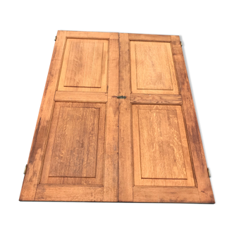 Double closet door