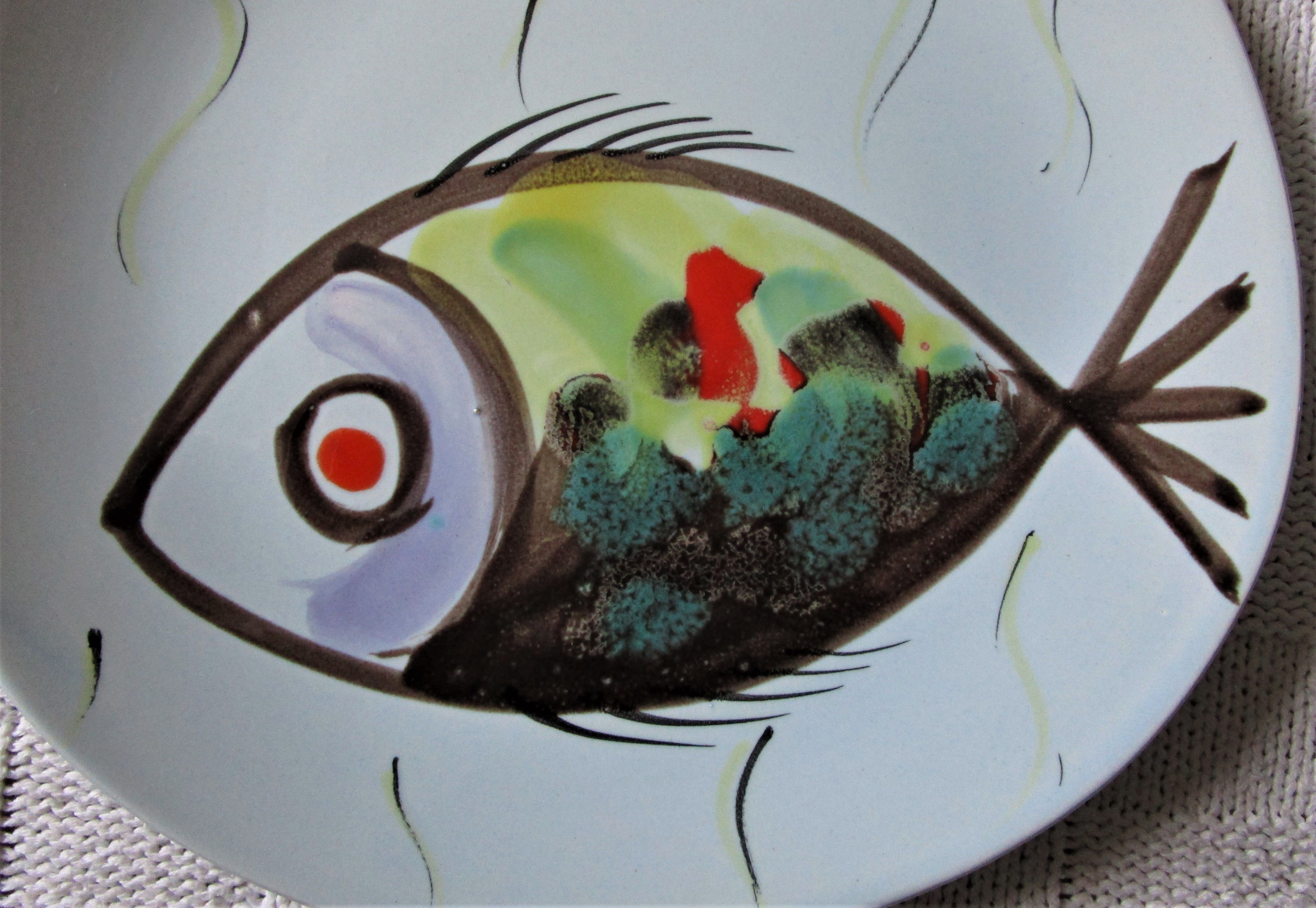 Six Pornic plates with fish and crayfish