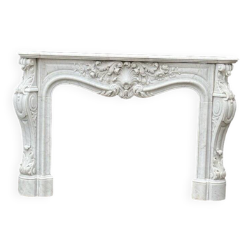 Imposante cheminée de style louis xv en marbre blanc de carrare vers 1880